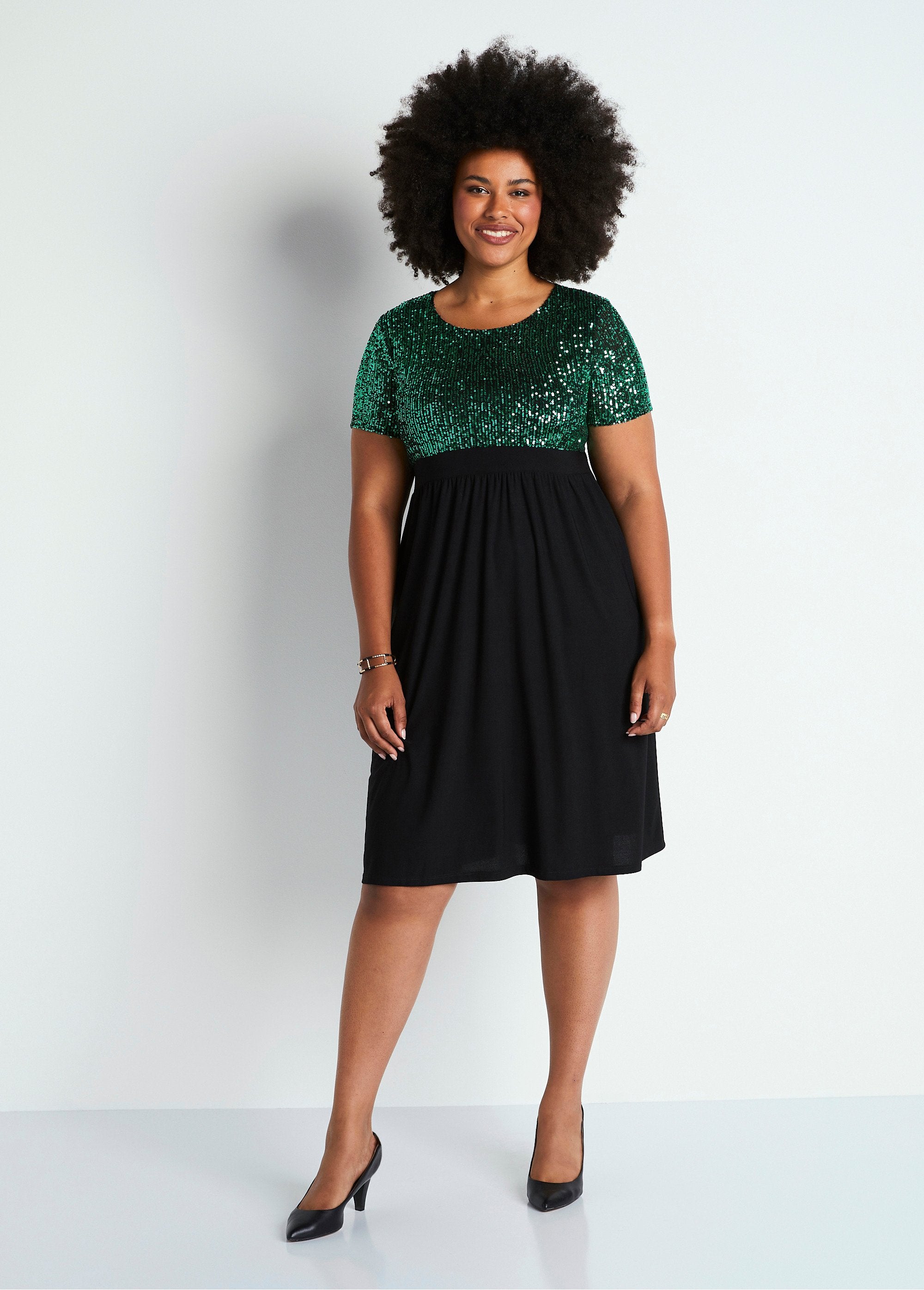 Robe_courte_évasée_maille_et_sequins_Vert_et_noir_FA1_curvy