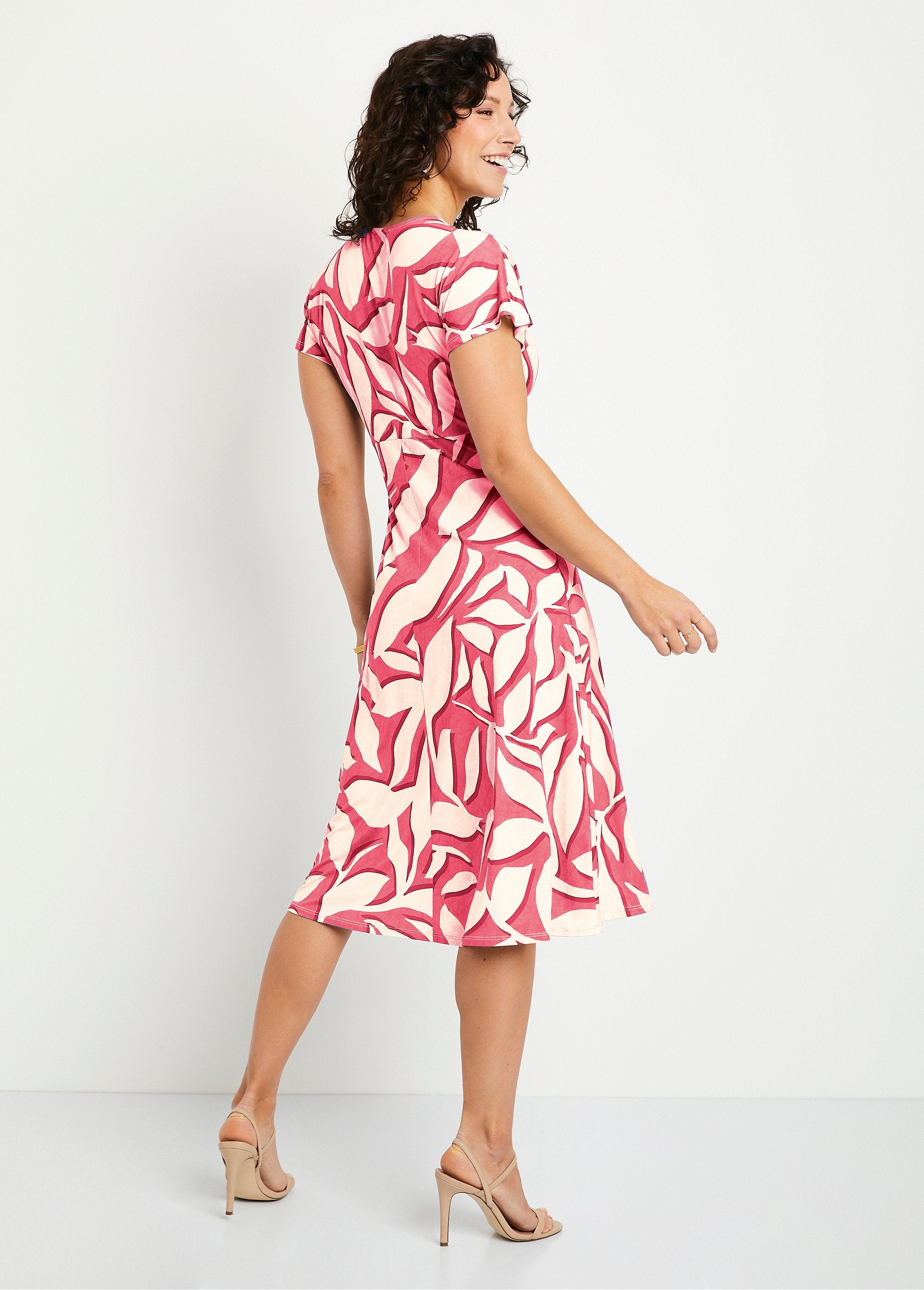 Robe_courte_évasée_motif_feuilles_Rose_et_ecru_DO1_slim