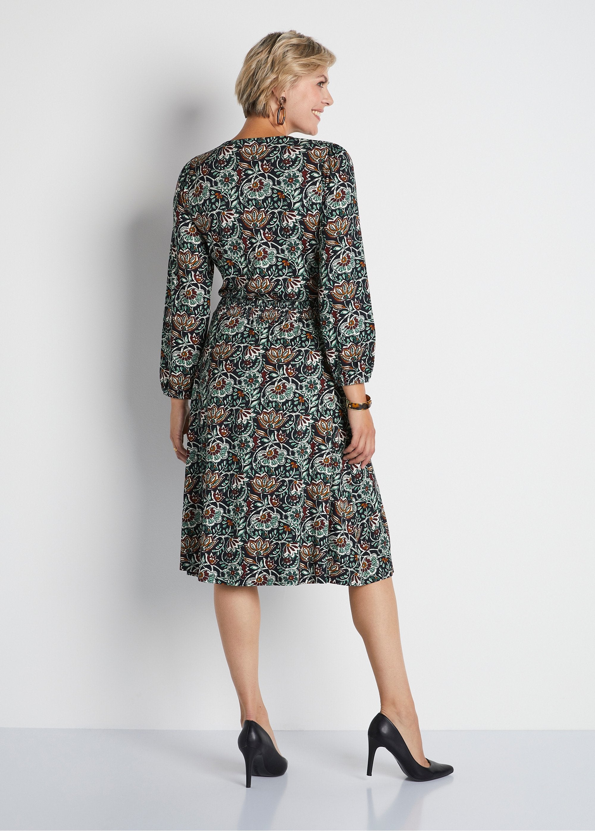 Vestido_curto_de_malha_com_estampa_floral_Estampa_verde_DO1_slim