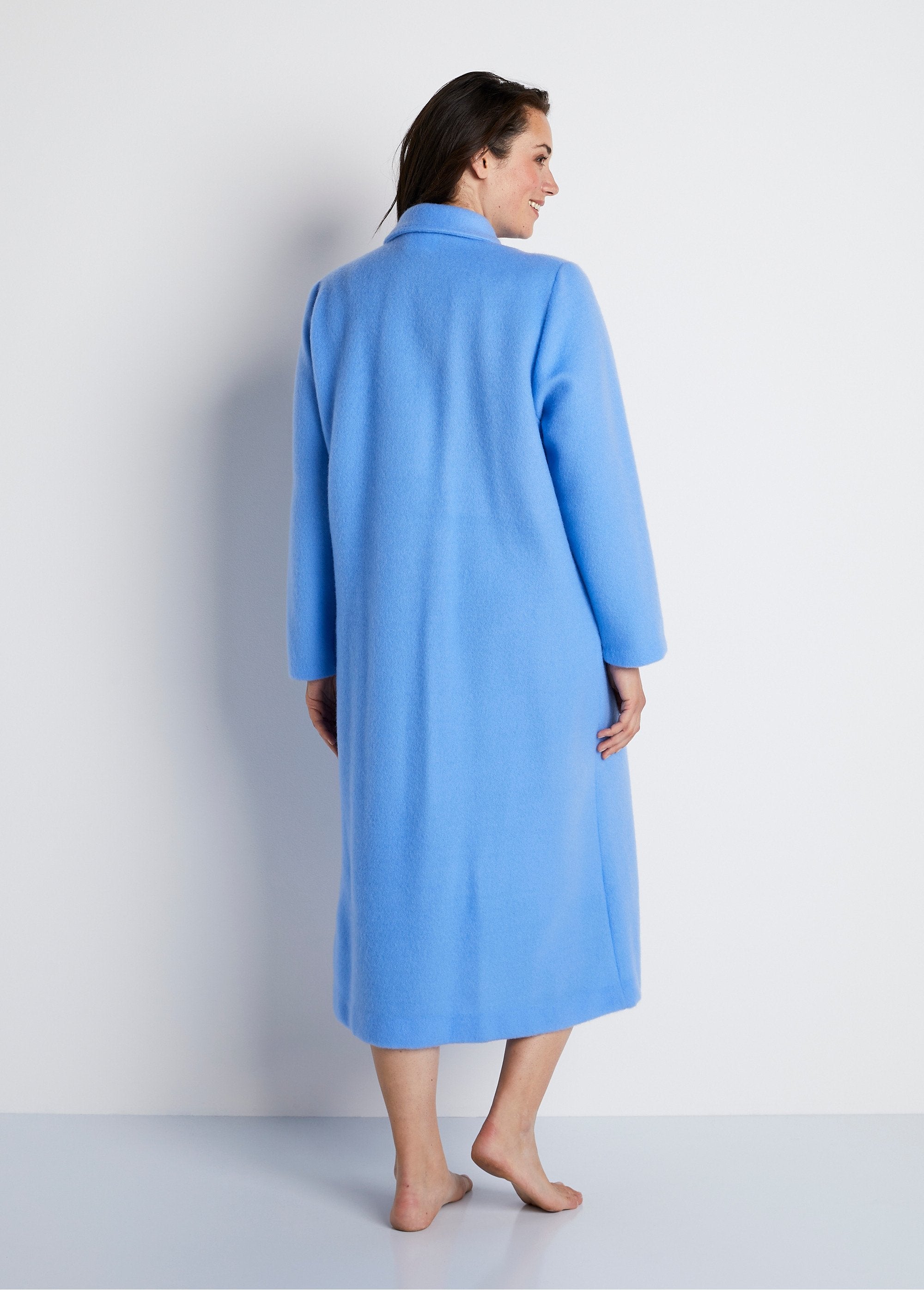 Peignoir_robe_de_chambre_brodé_en_Courtelle_Bleu_DO1_curvy