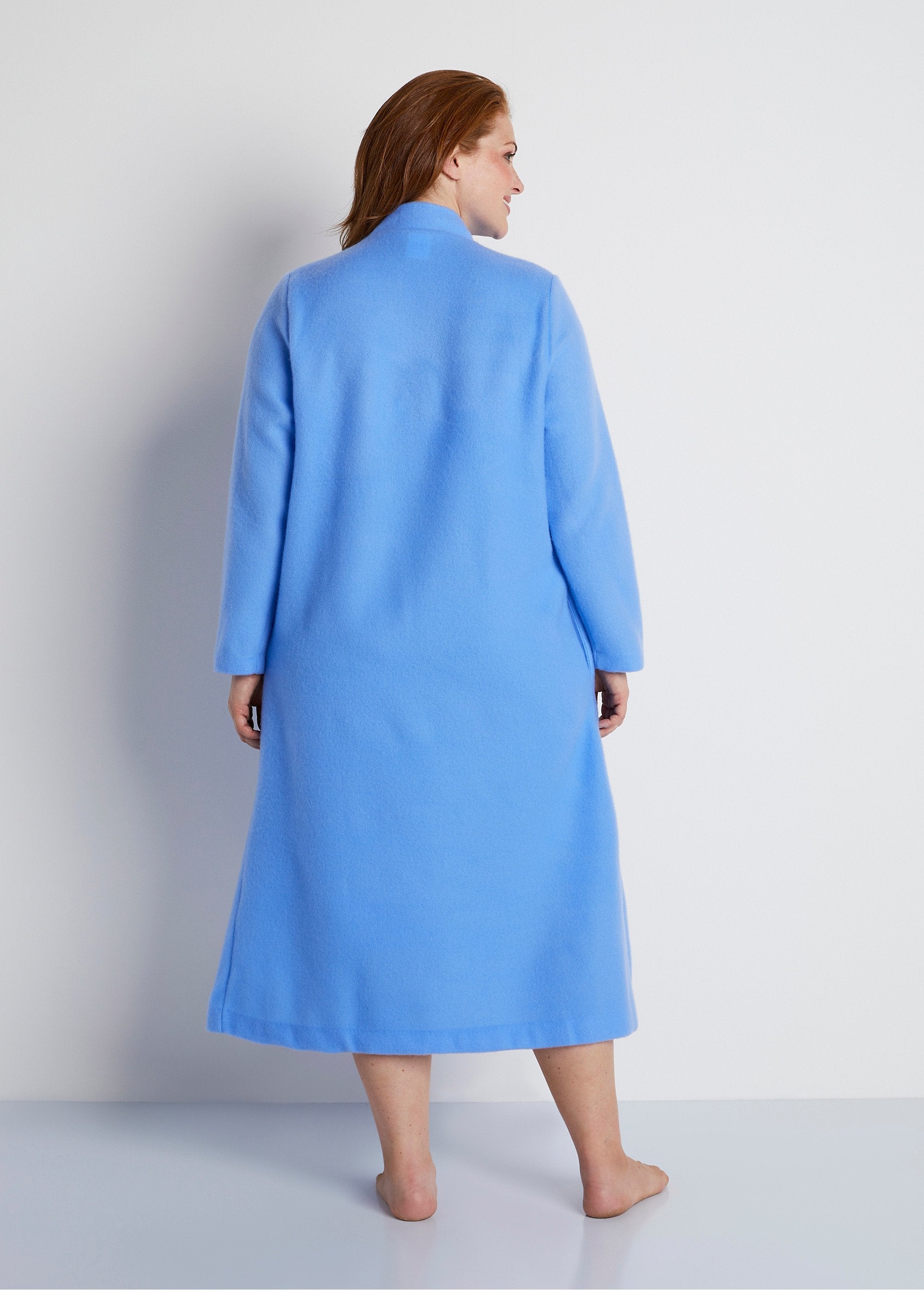 Courtelle®_zipped_knit_bathrobe_Blue_DO1_curvy