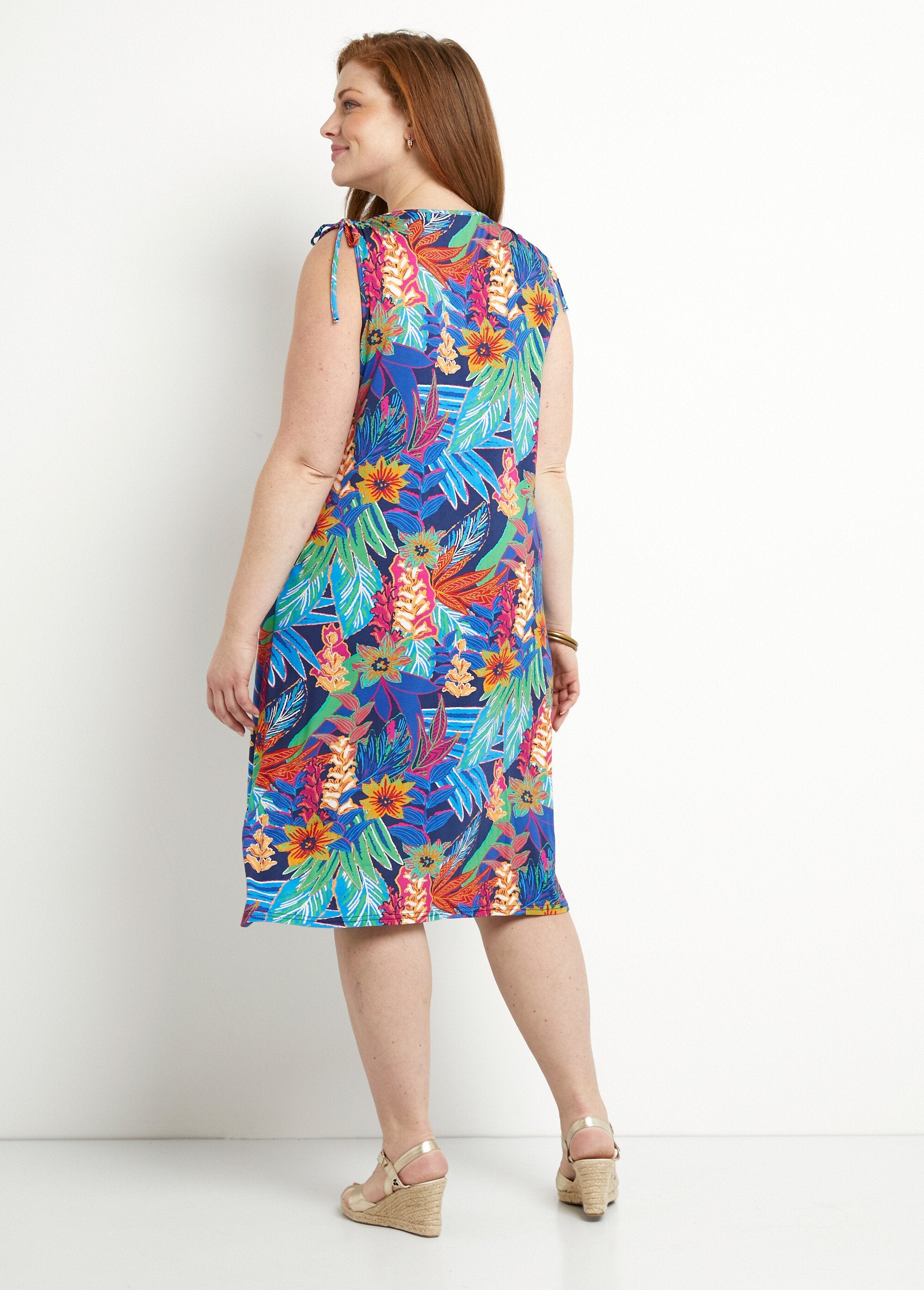 Korte_tankjurk_met_tropische_bloemen_Bleu_et_rouge_DO1_curvy