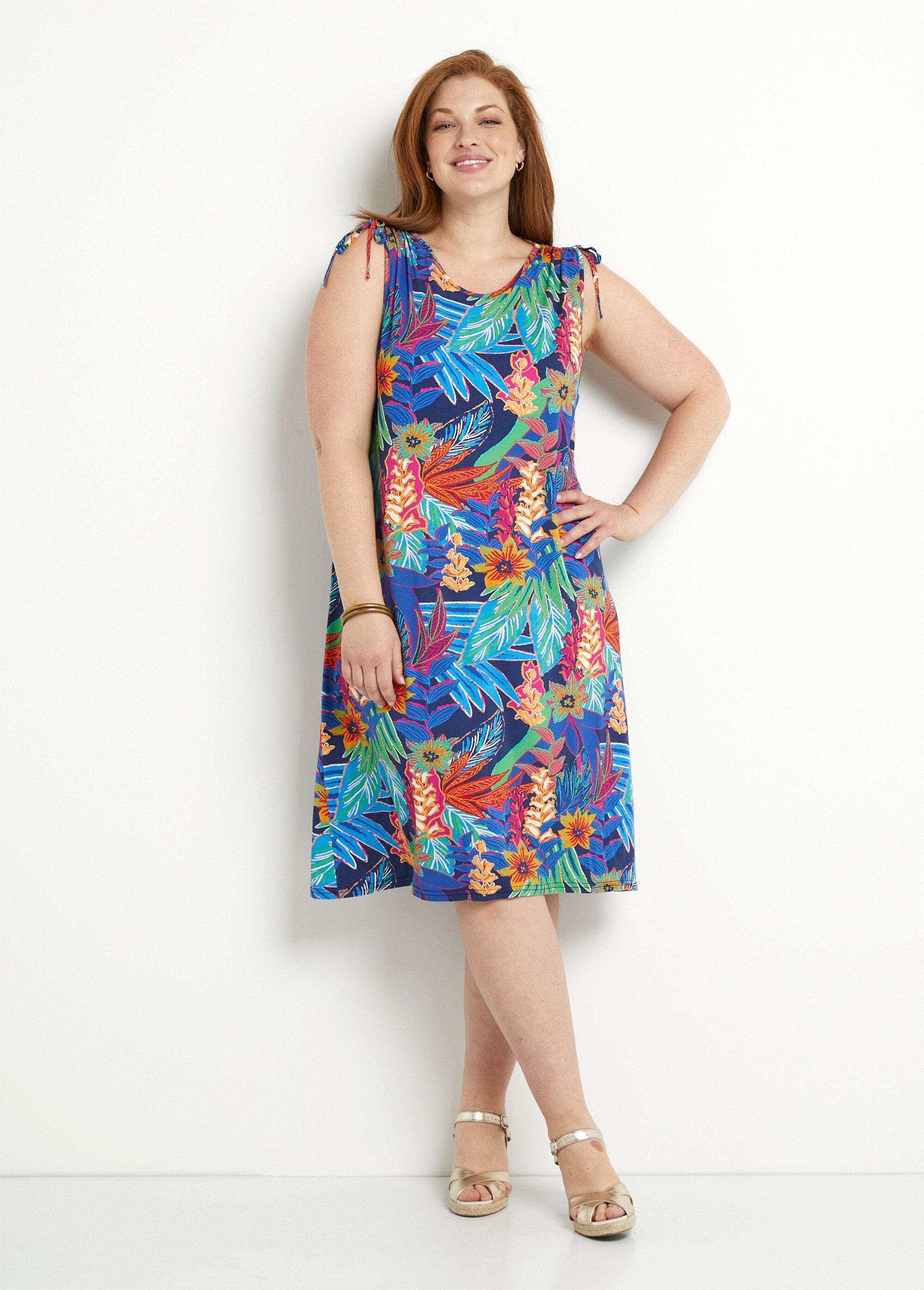 Korte_tankjurk_met_tropische_bloemen_Bleu_et_rouge_FA1_curvy