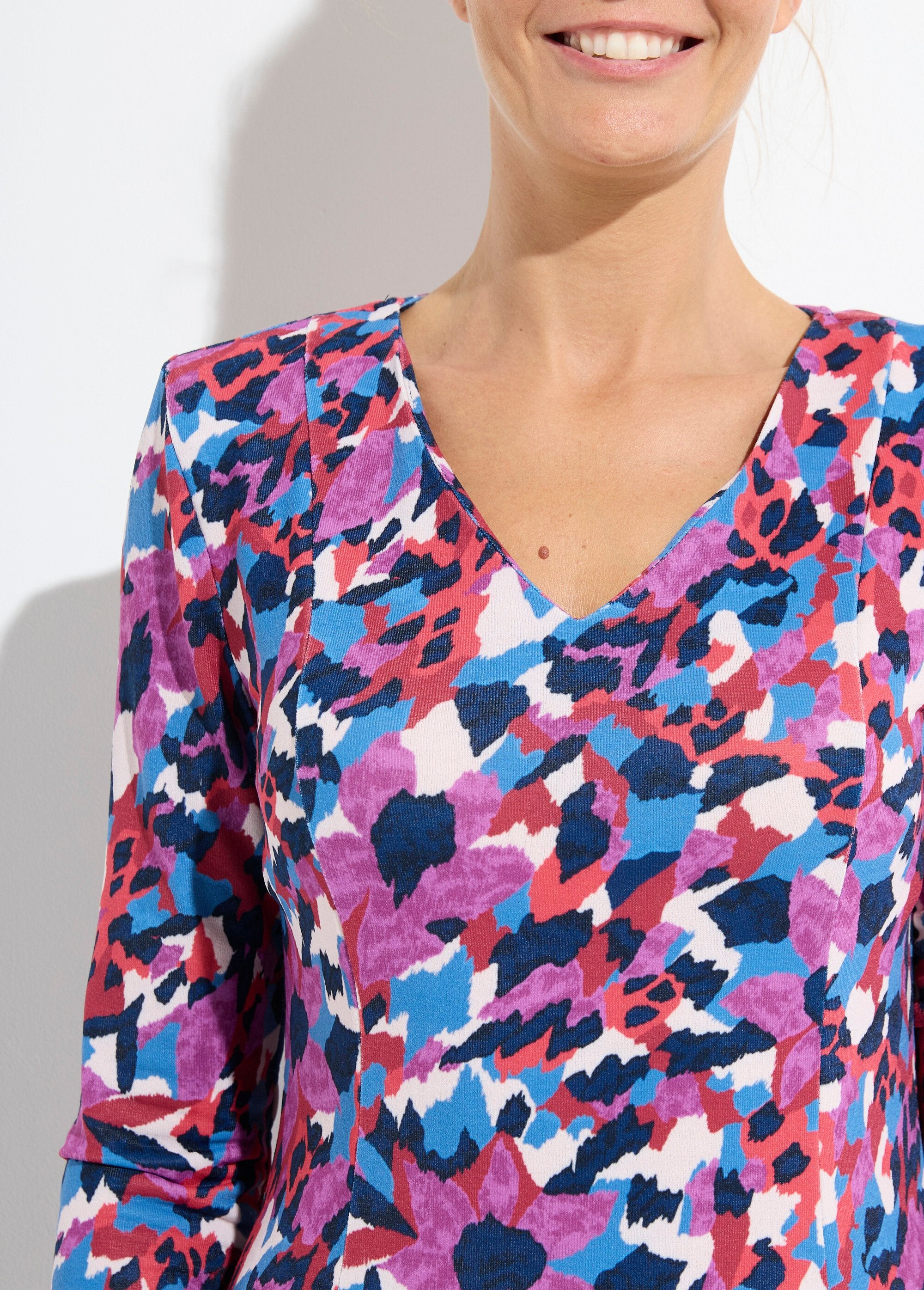 Korte_rechte_jurk_met_warme_print_Imprime_bleu_DE1_slim