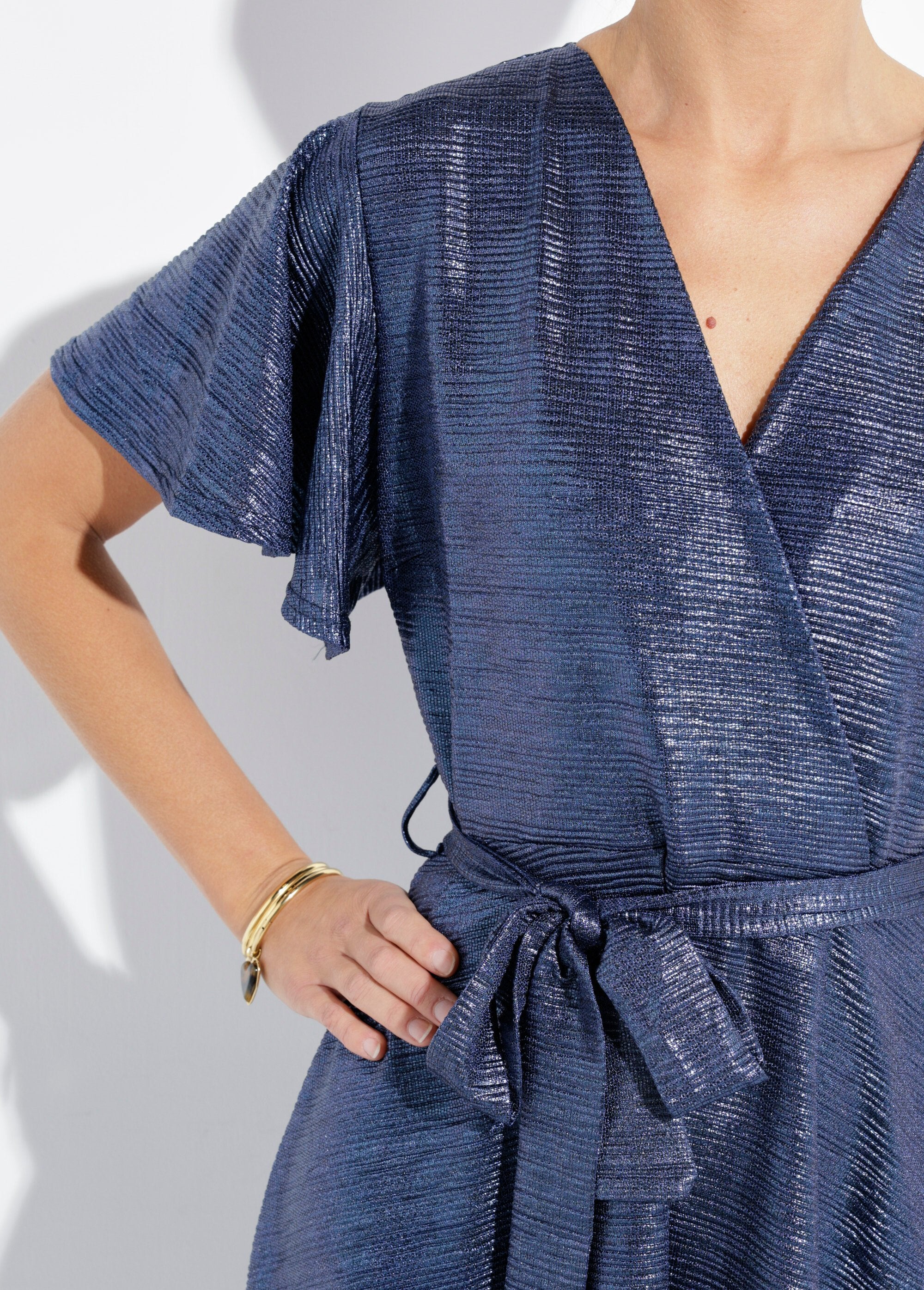 Robe_longue_brillante,_manches_papillon_Bleu_nuit_DE1_slim