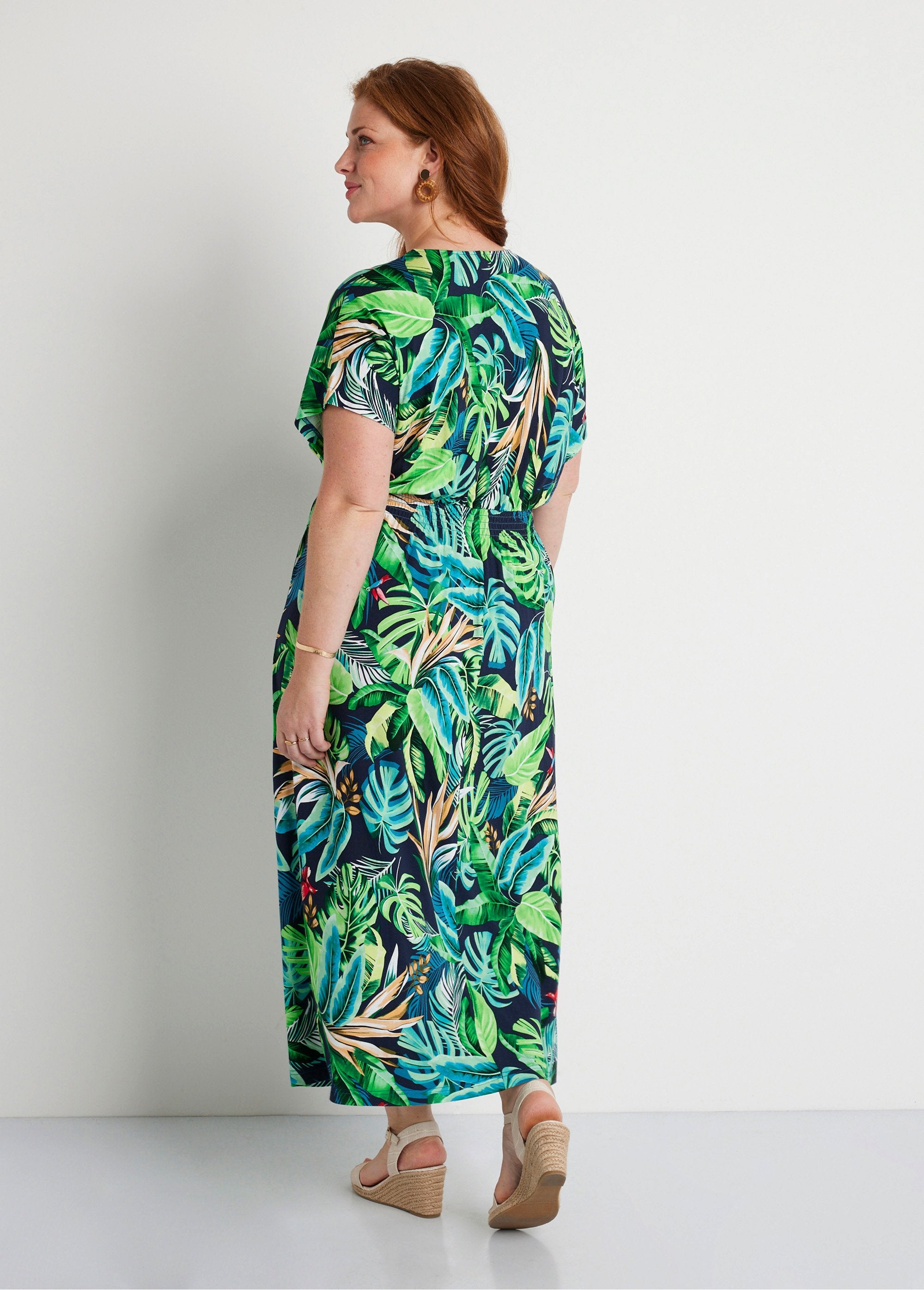 Robe_longue_évasée_imprimé_tropical_Imp_vert_DO1_curvy