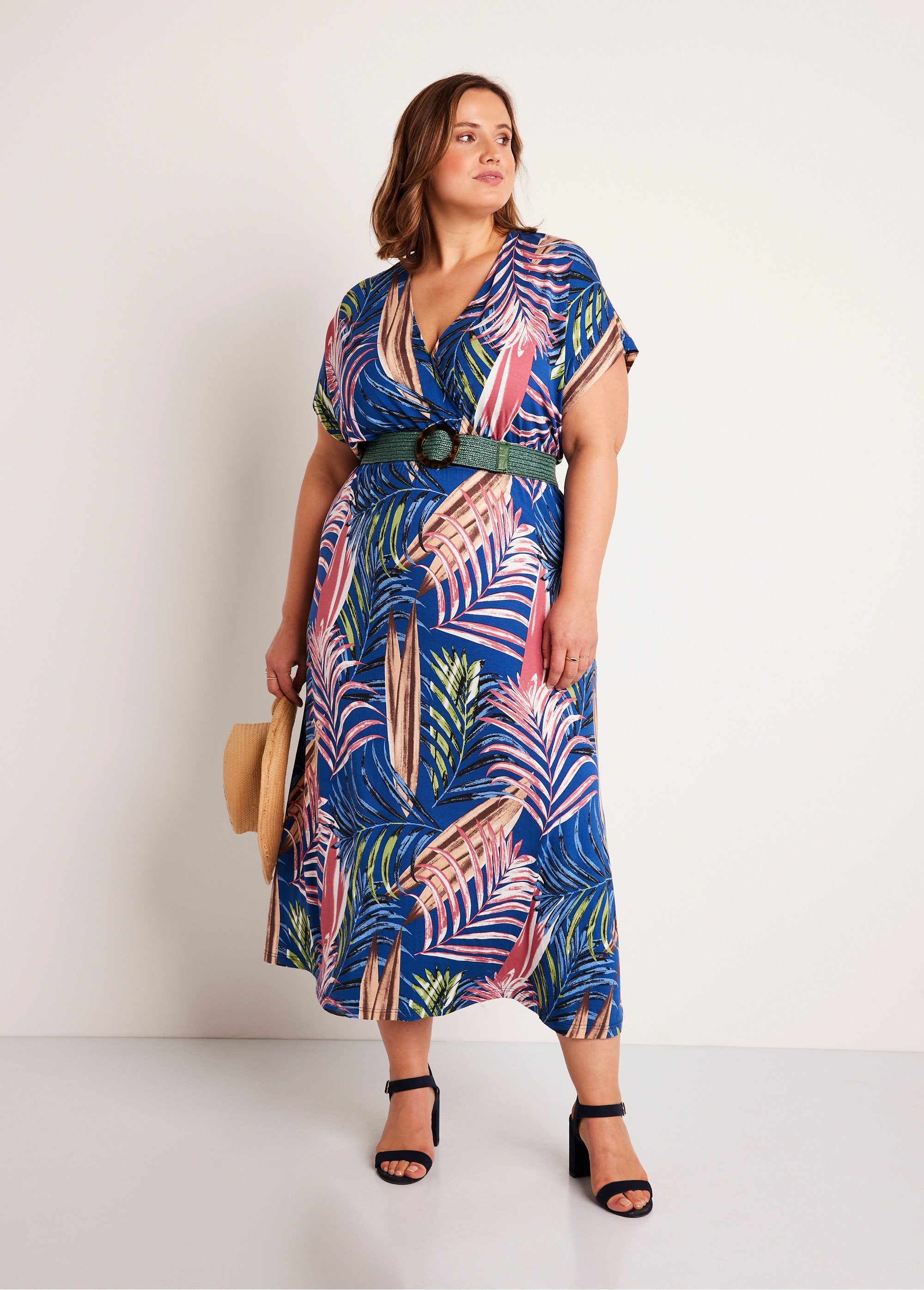 Uitlopende_maxi-jurk_met_tropische_print_Blauwe_Imp_FA1_curvy