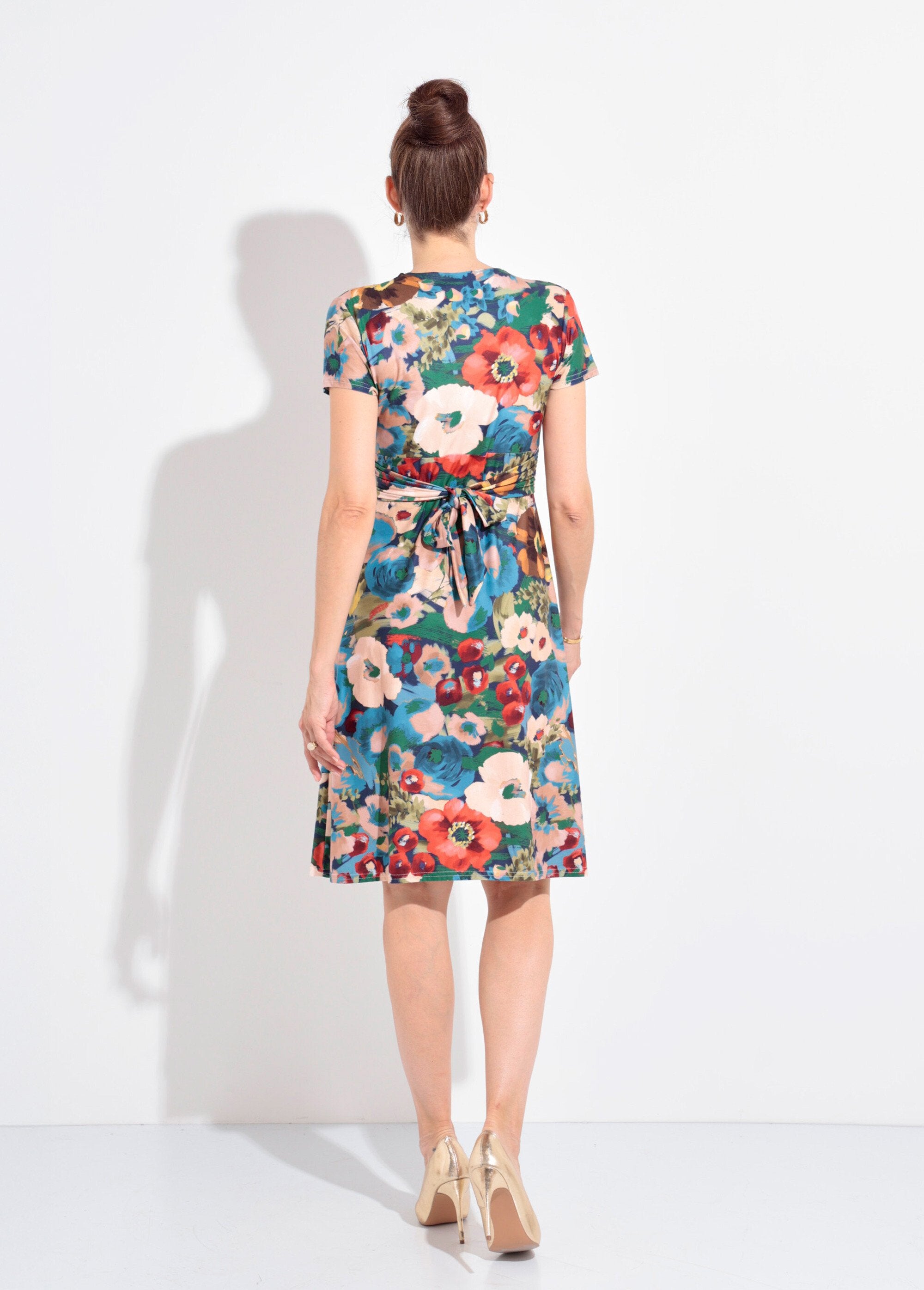 Jurk_met_klaproosprint_en_korte_mouwen_Bleu_et_rouge_DO1_slim