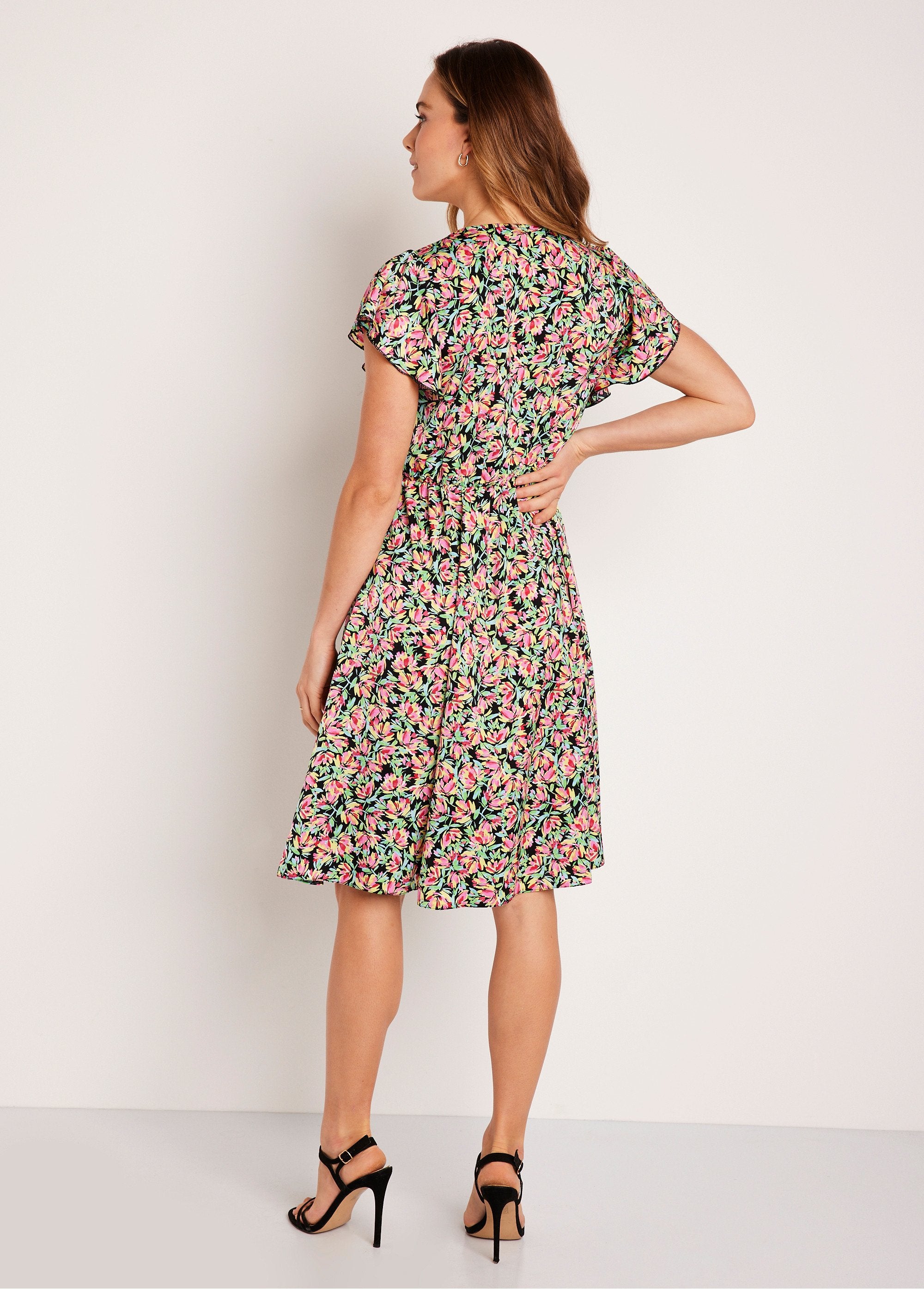 Robe_courte_volantée_imprimé_floral_Vert_et_rose_DO1_slim