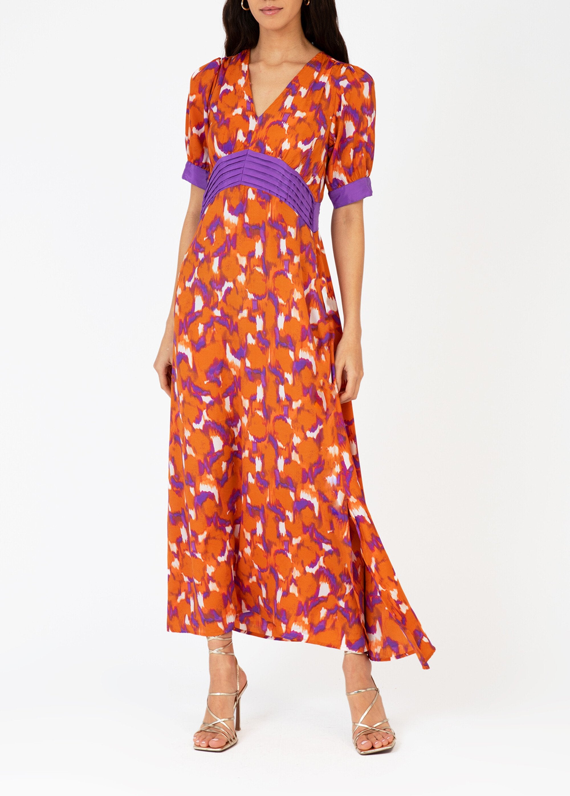 Lange_jurk_met_print_en_geplooide_taille_Oranje_afdrukken_FA1_slim