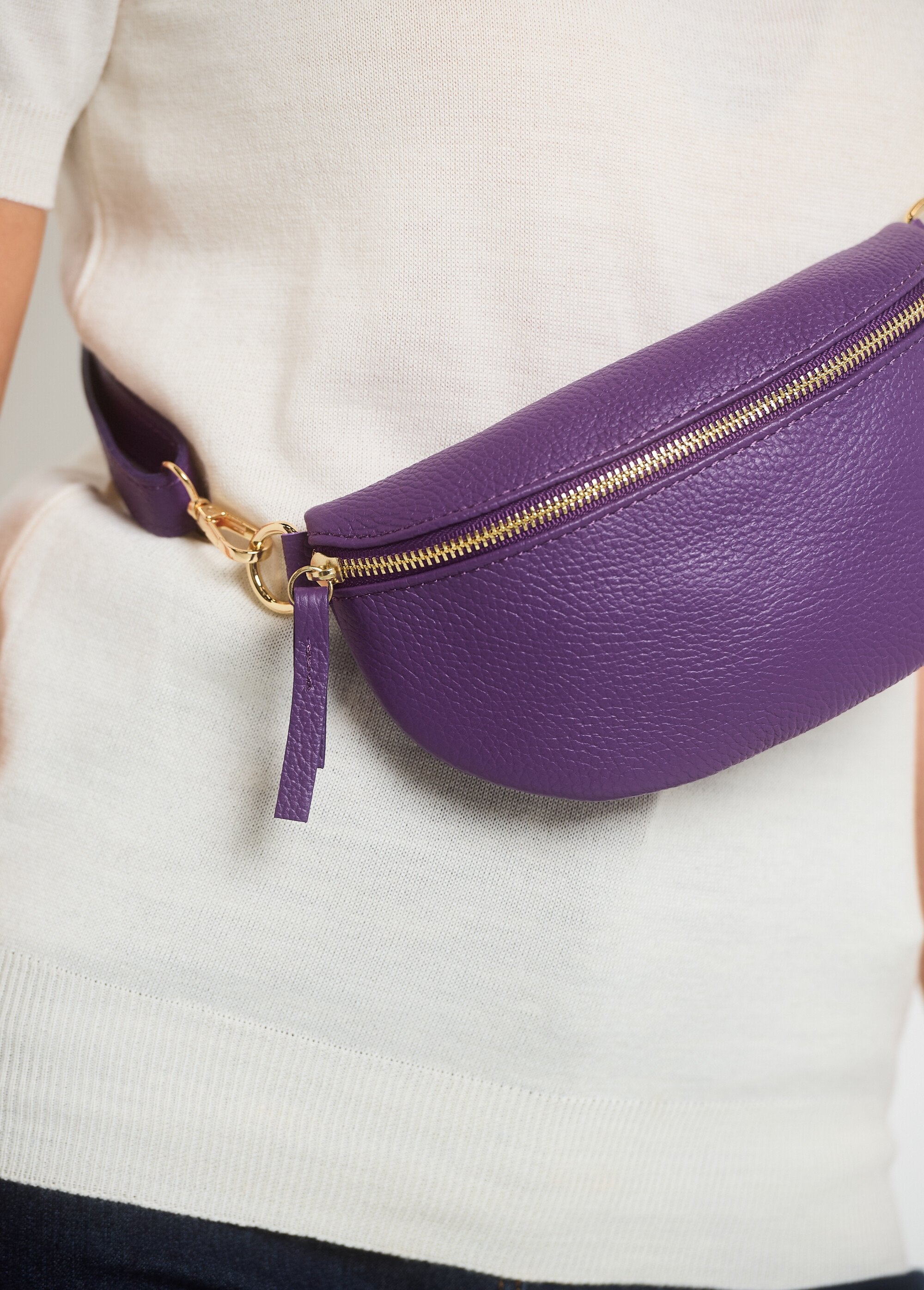 Sac_banane_femme_en_cuir_grainé_Violet_DE4_slim