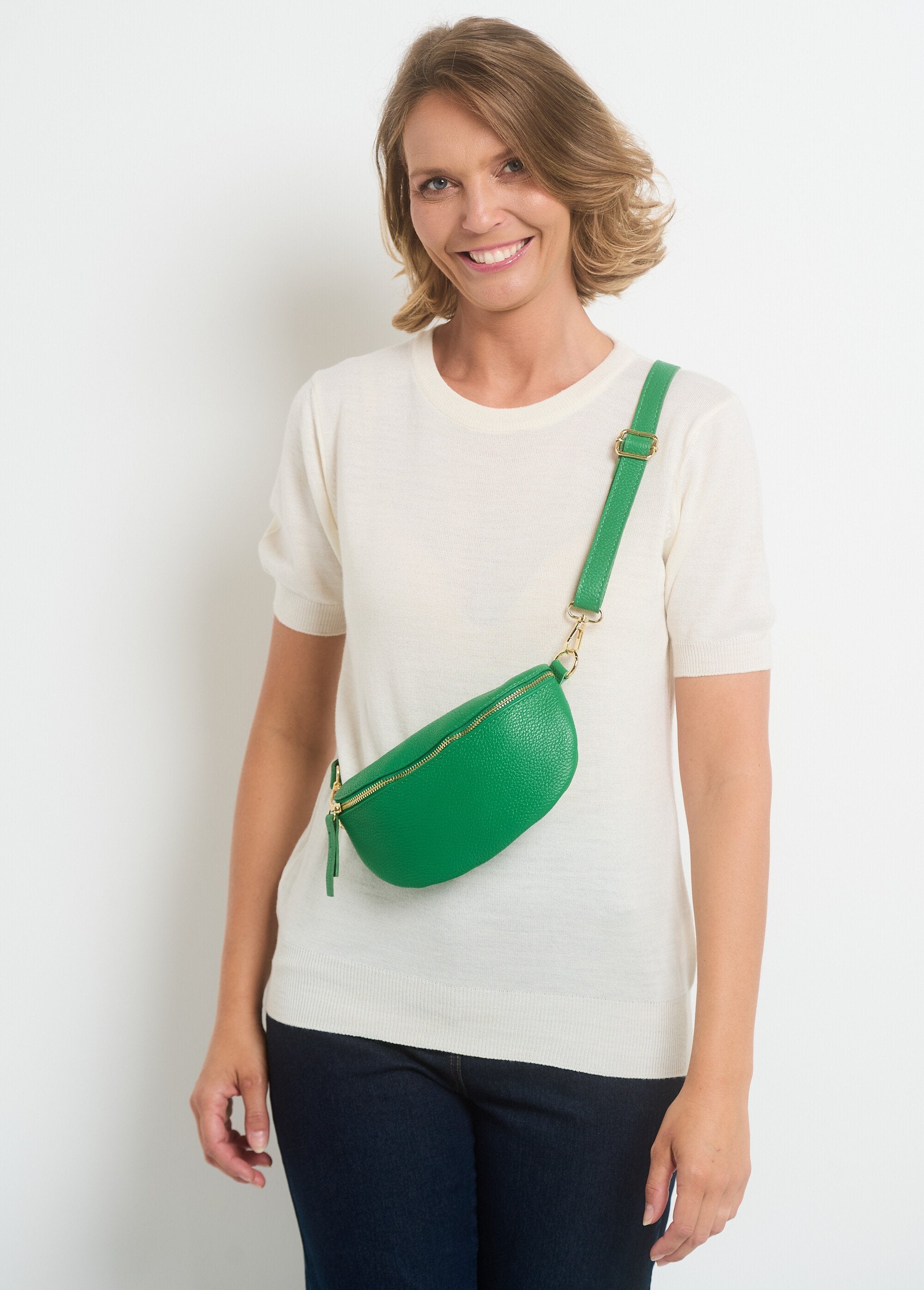 Sac_banane_femme_en_cuir_grainé_Vert_gazon_FA1_slim