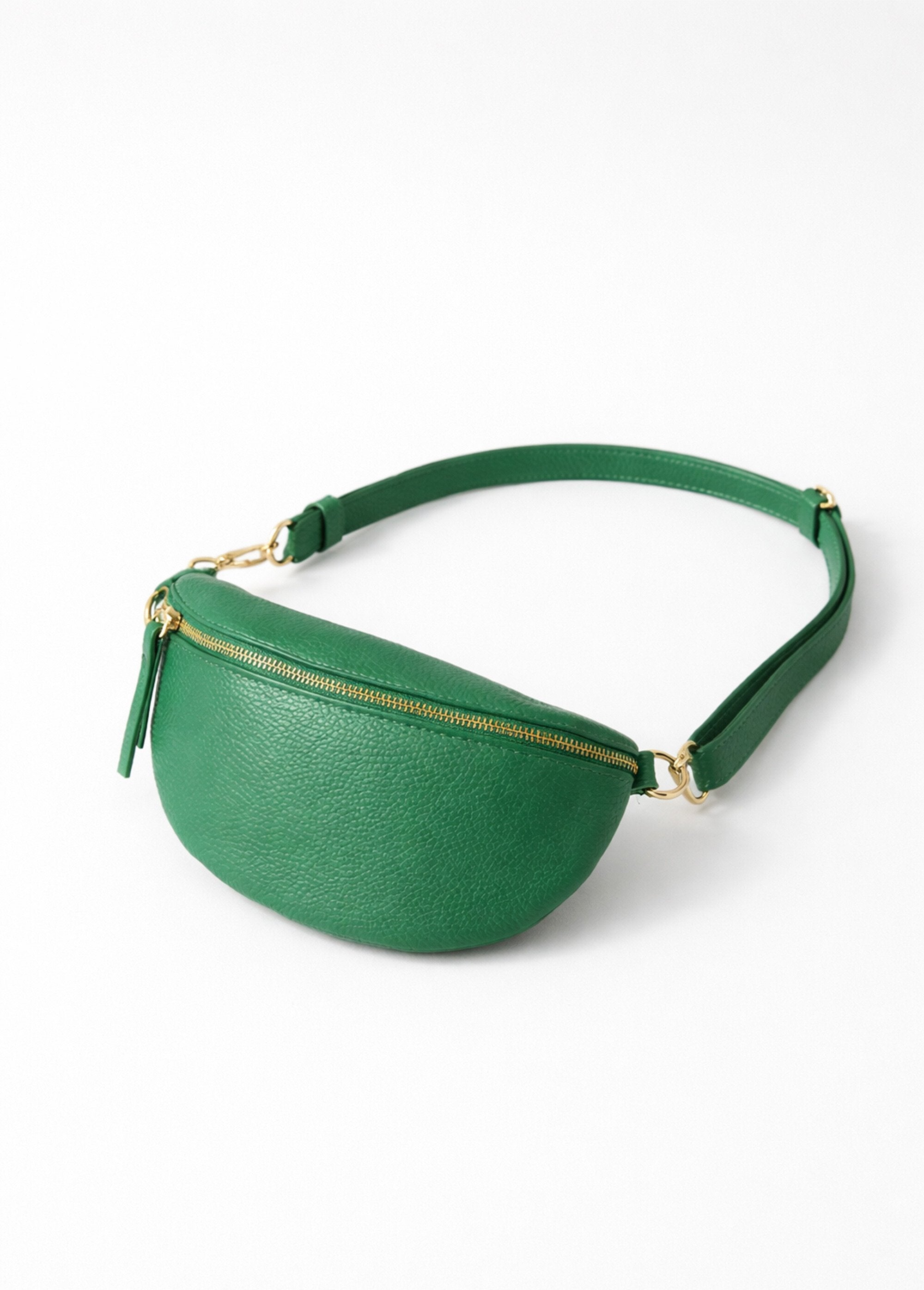 Sac_banane_femme_en_cuir_grainé_Vert_gazon_FA1_slim