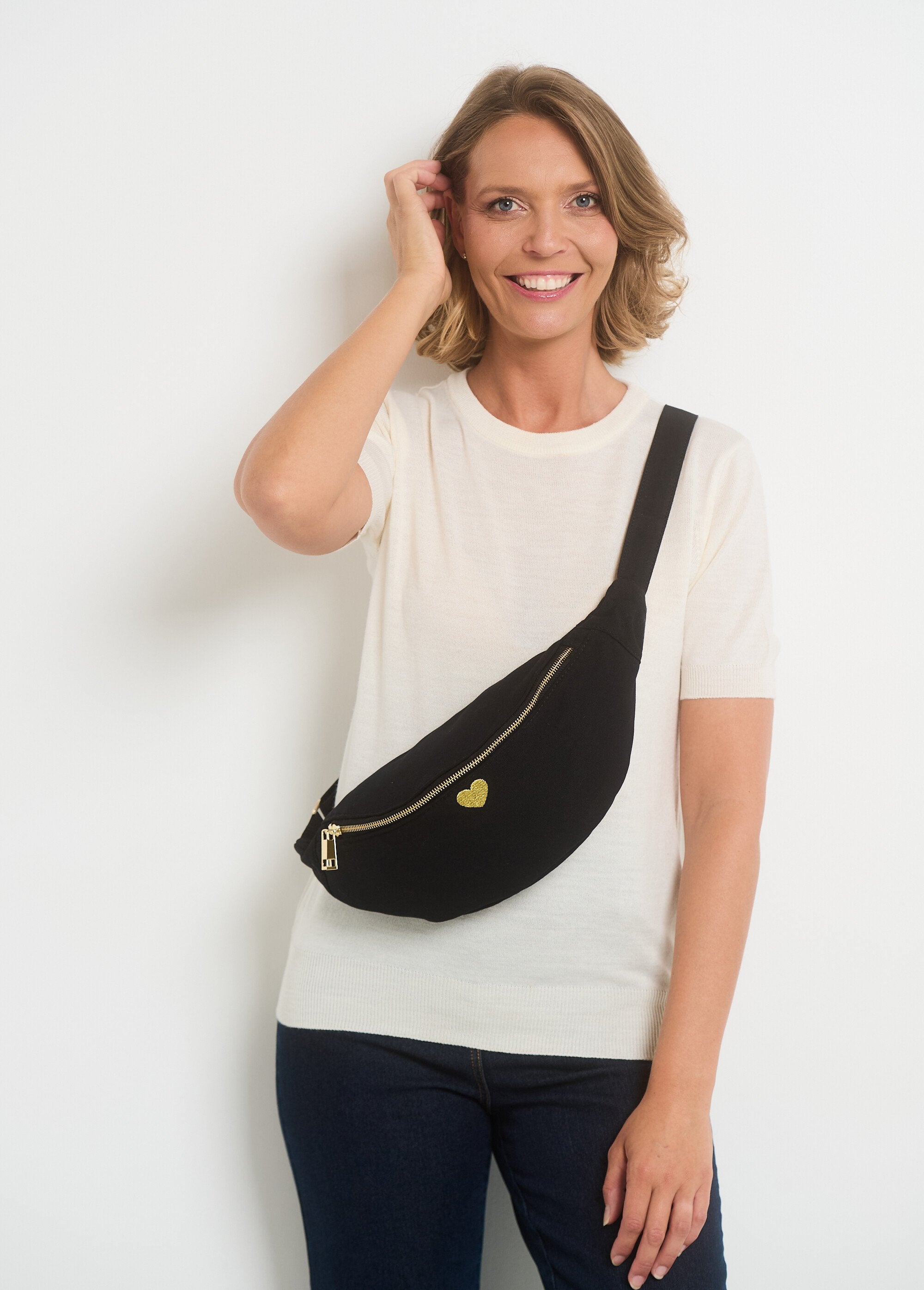 Sac_banane_uni_zippé_broderie_cœur_Noir_FA1_slim