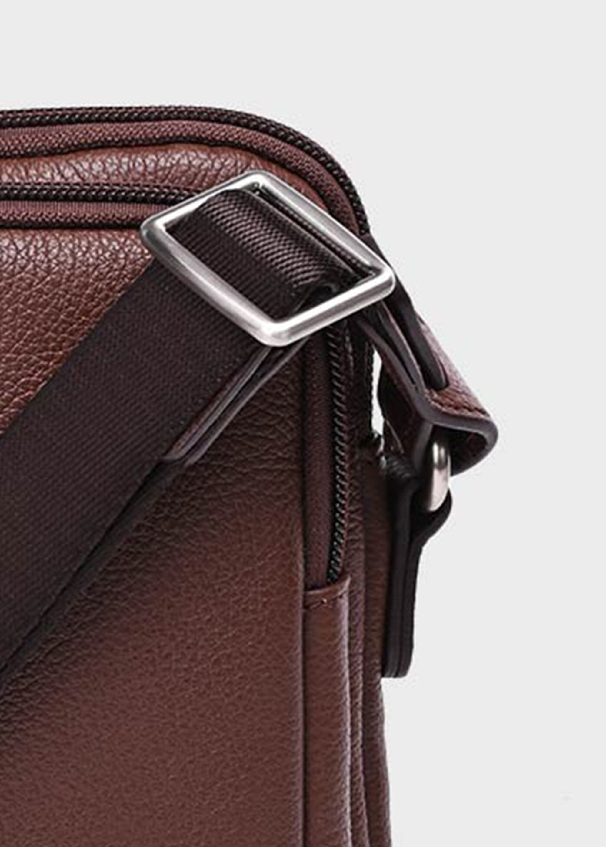 Elegant_multi-pocket_leather_bag_Chocolate_DE1_slim