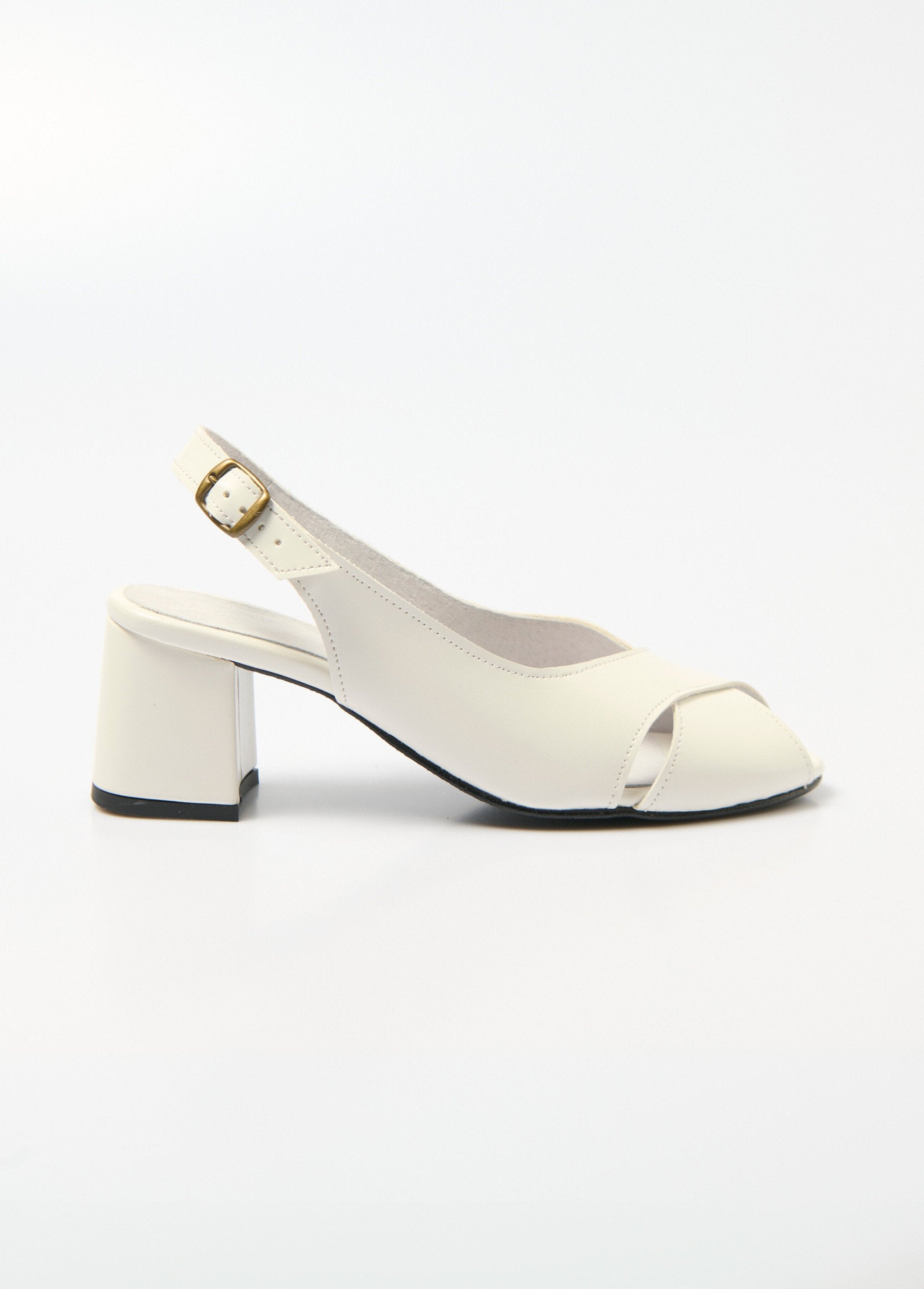 Comfortabele_breedtesandalen_met_gekruiste_bandjes_Blanc_DR1_slim