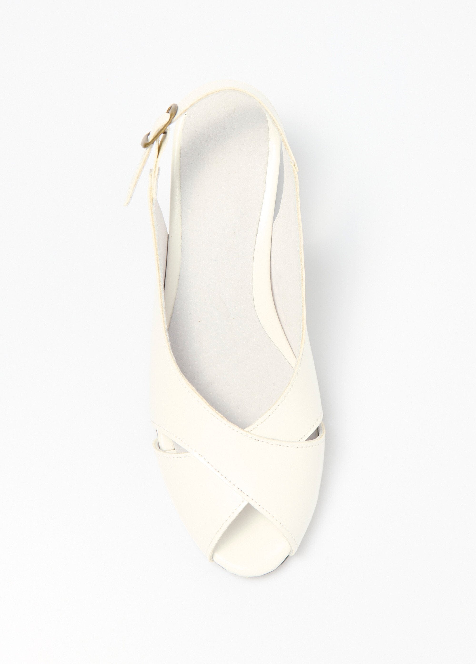 Comfortabele_breedtesandalen_met_gekruiste_bandjes_Blanc_OV1_slim