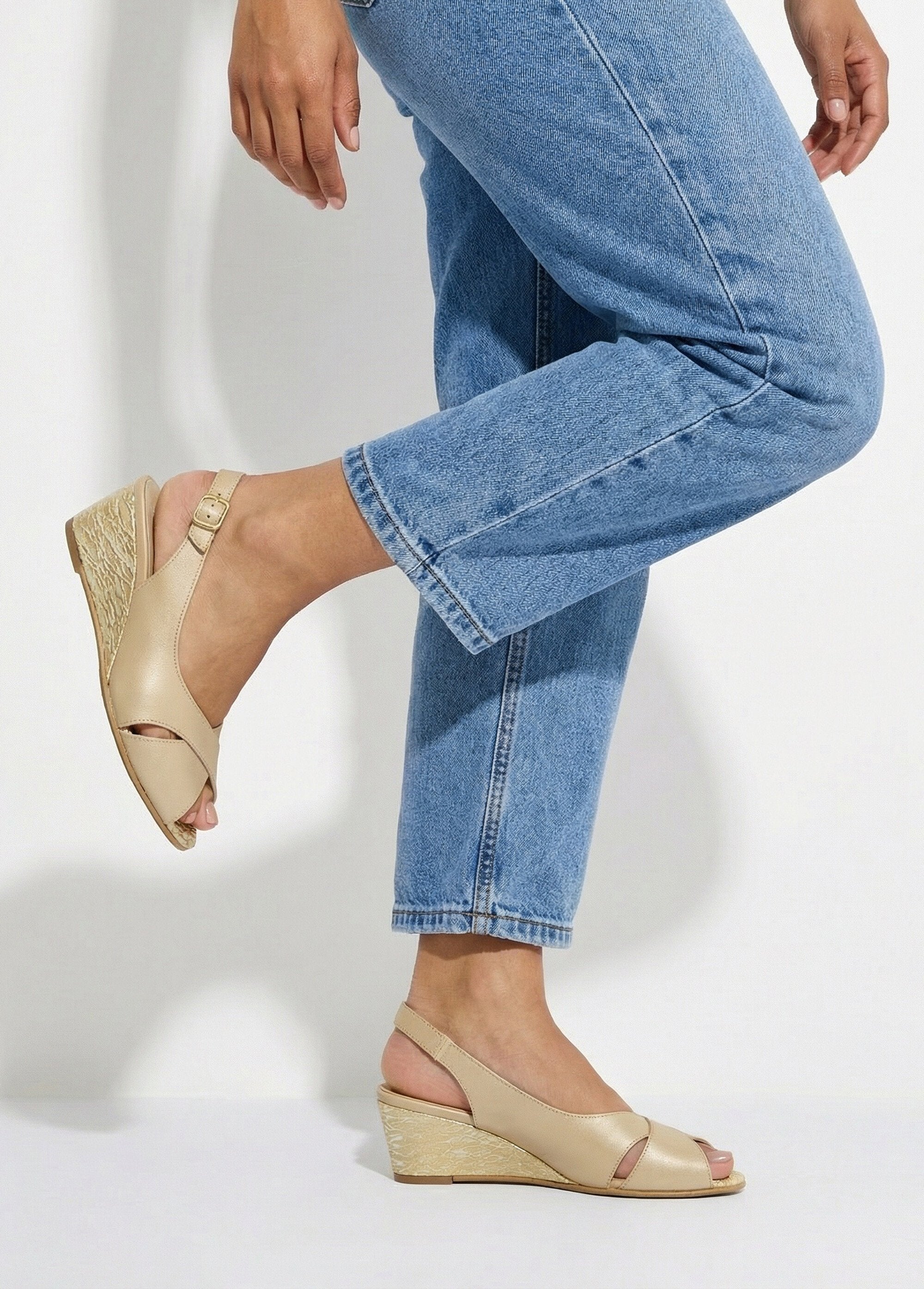 Sandales_bout_ouvert_largeur_confort_cuir_Beige_dore_SF1_slim