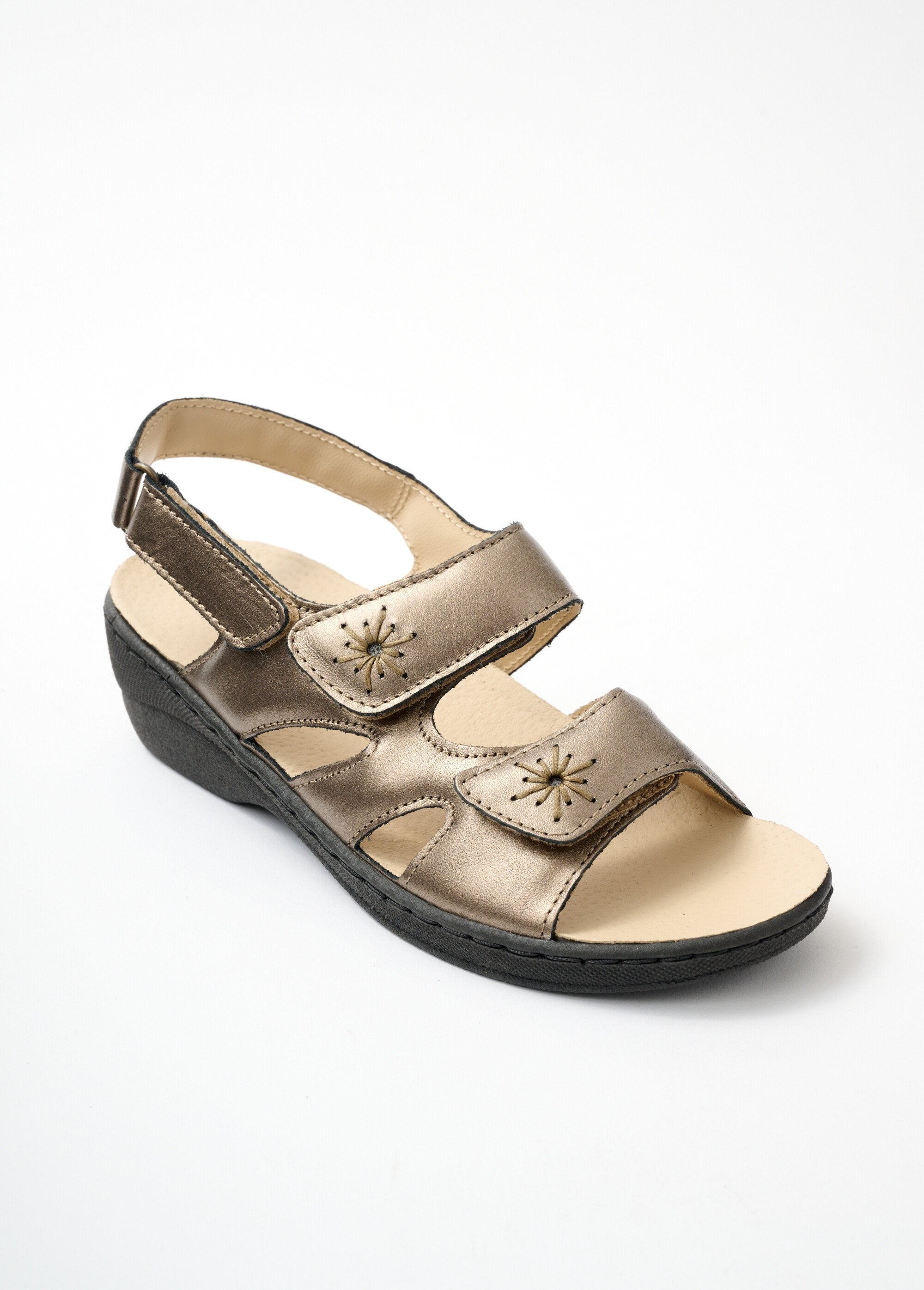 Wijde_geborduurde_leren_sandalen_Bronzen_FA1_slim