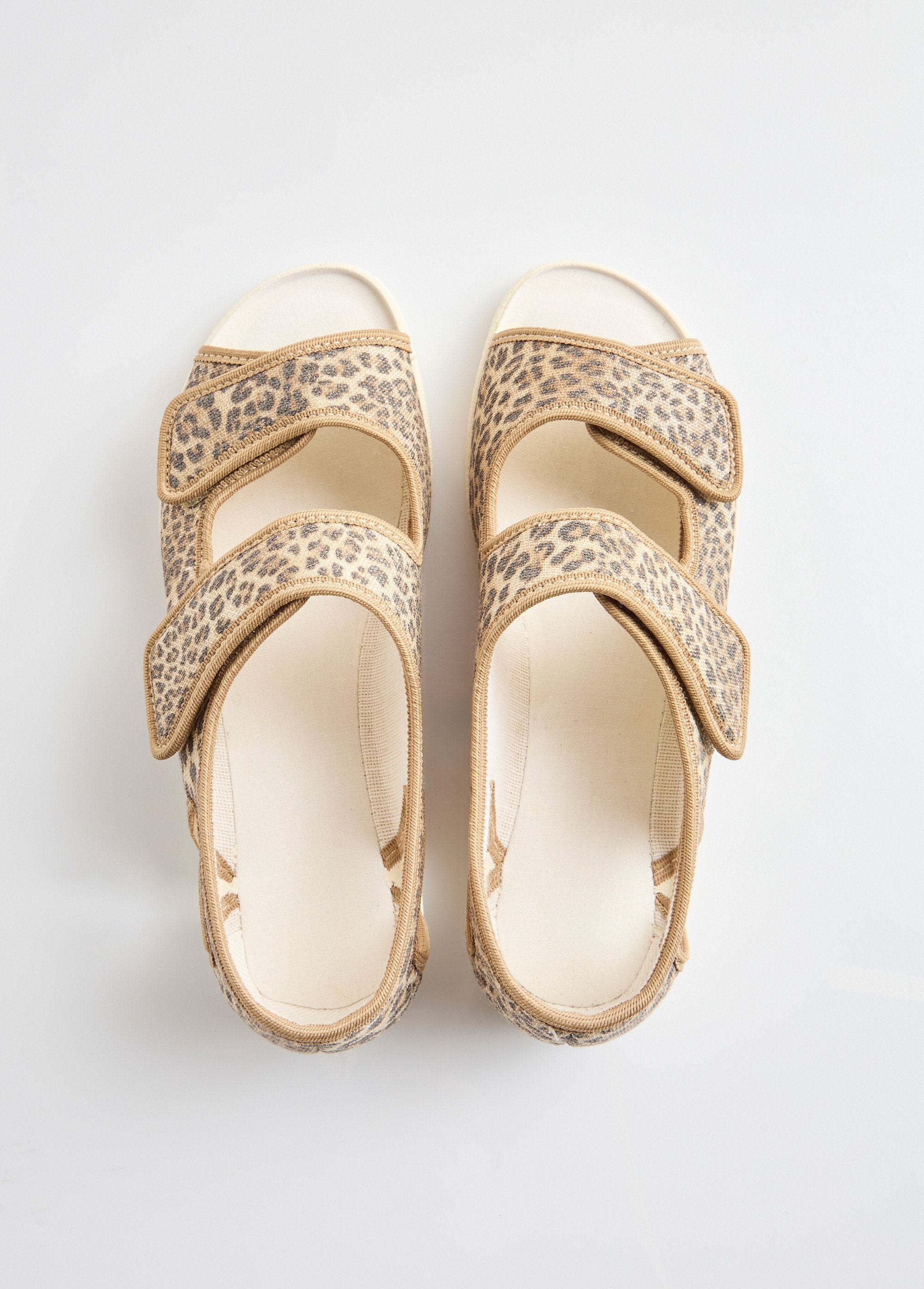 Comfortabele_wijde_vegan_sandalen_BEIGE_OV1_slim