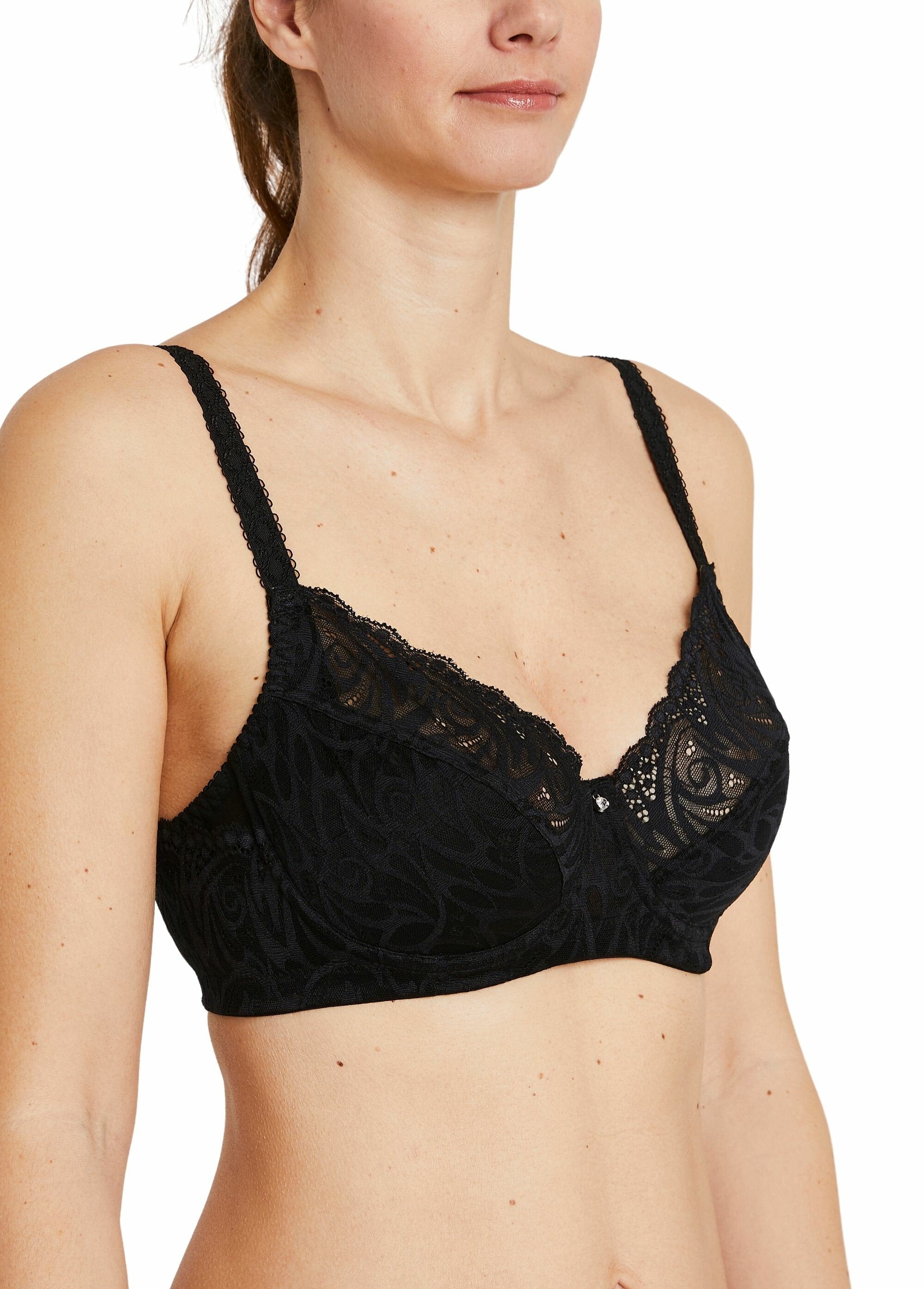 Soutien-gorge_avec_armatures_en_dentelle_Noir_FA2_slim