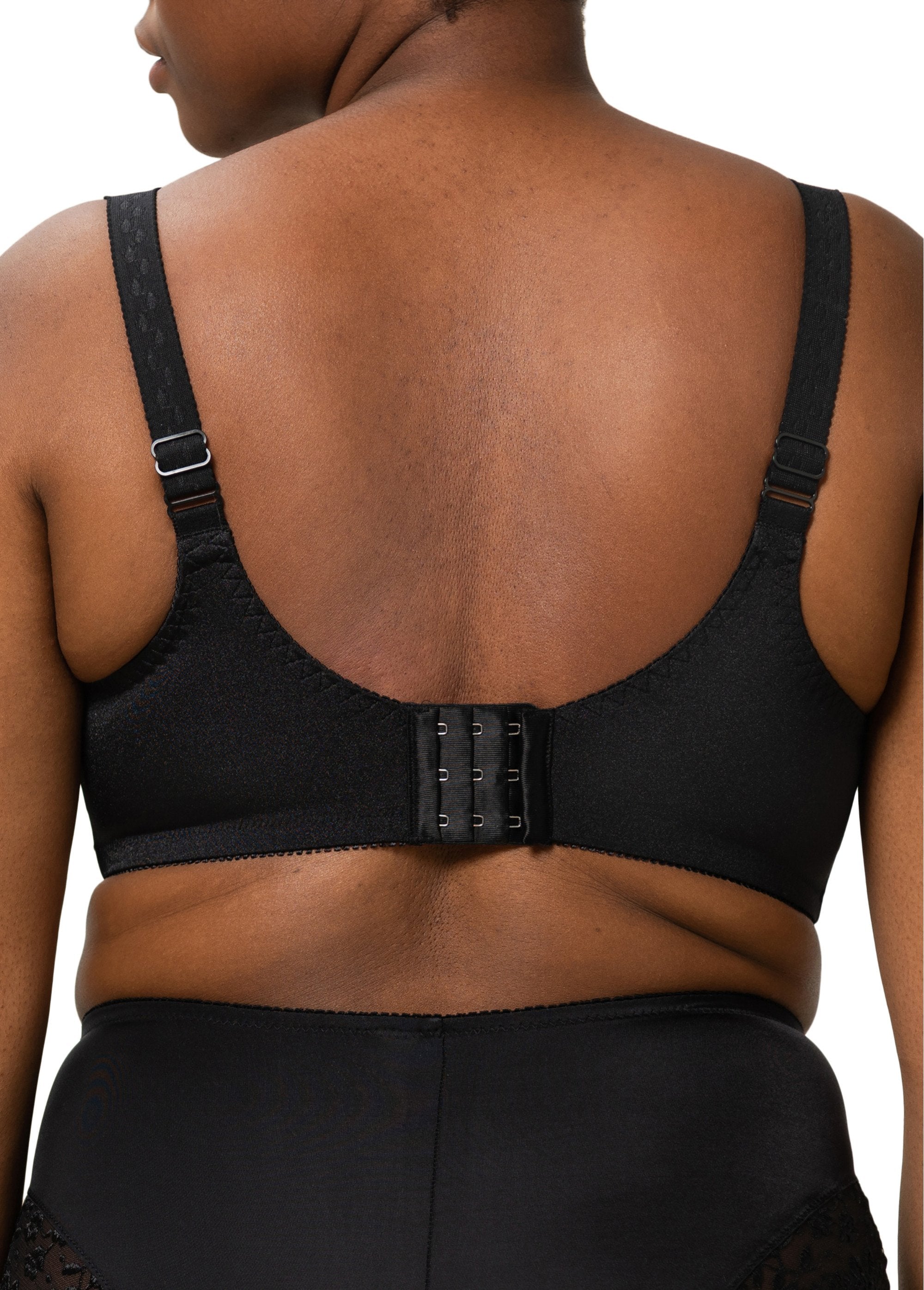 Triumph®_-_Soutien-gorge_avec_armatures_minimiseur_Noir_DO1_curvy