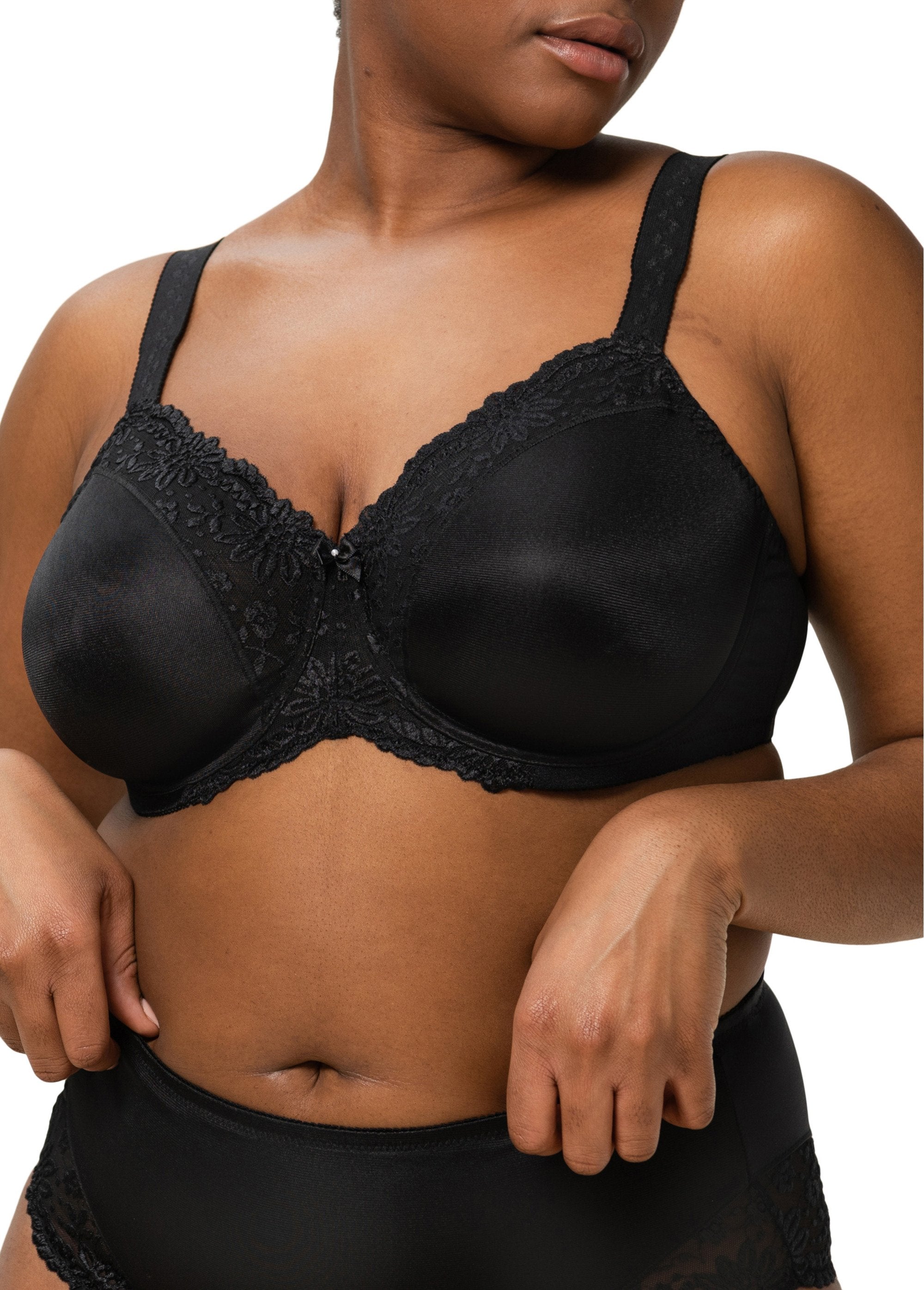 Triumph®_-_Soutien-gorge_avec_armatures_minimiseur_Noir_FA1_curvy