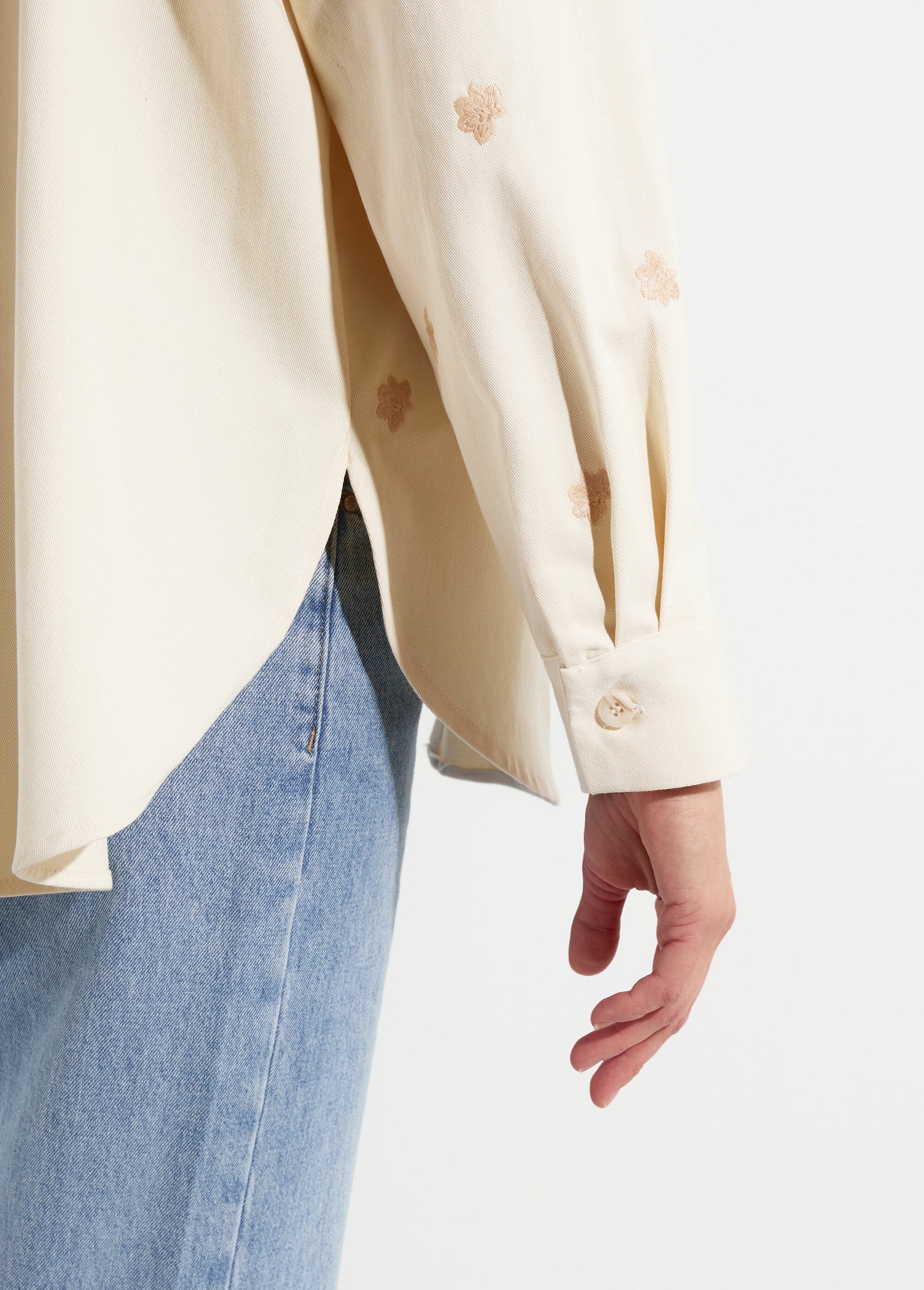 Cotton_overshirt_with_embroidery_Ecru_DE1_slim