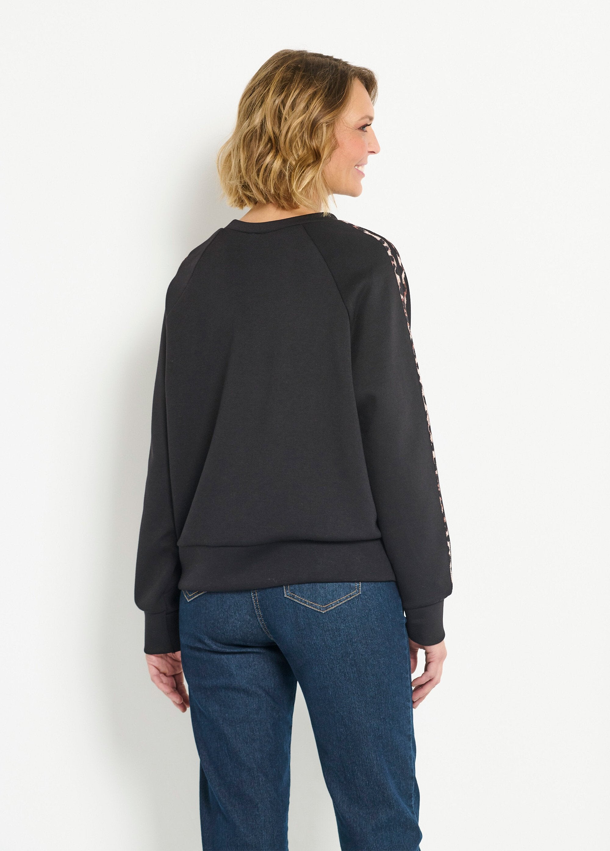 Sweat_confort_col_rond_bandes_léopard_Noir_DO1_slim