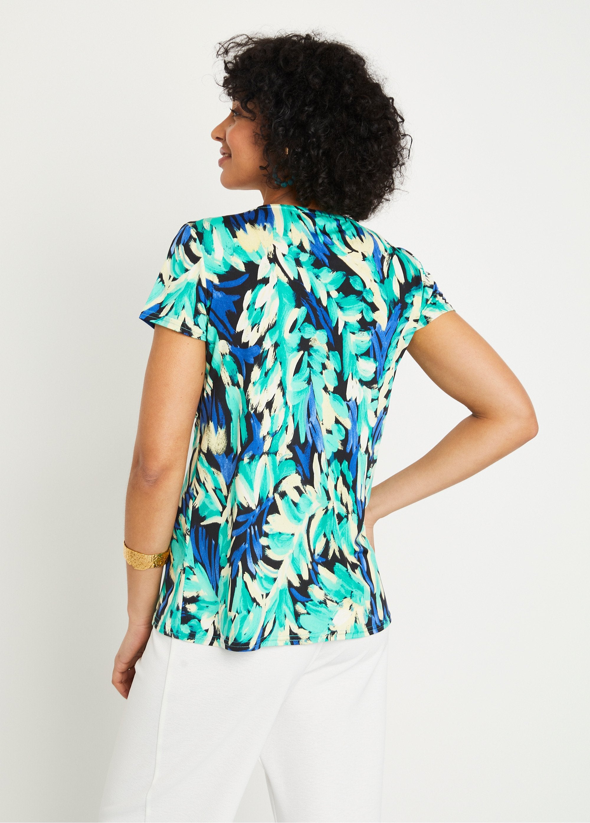 Losjes_v-hals_T-shirt_met_fantasieprint_Blauw_en_groen_DO1_slim