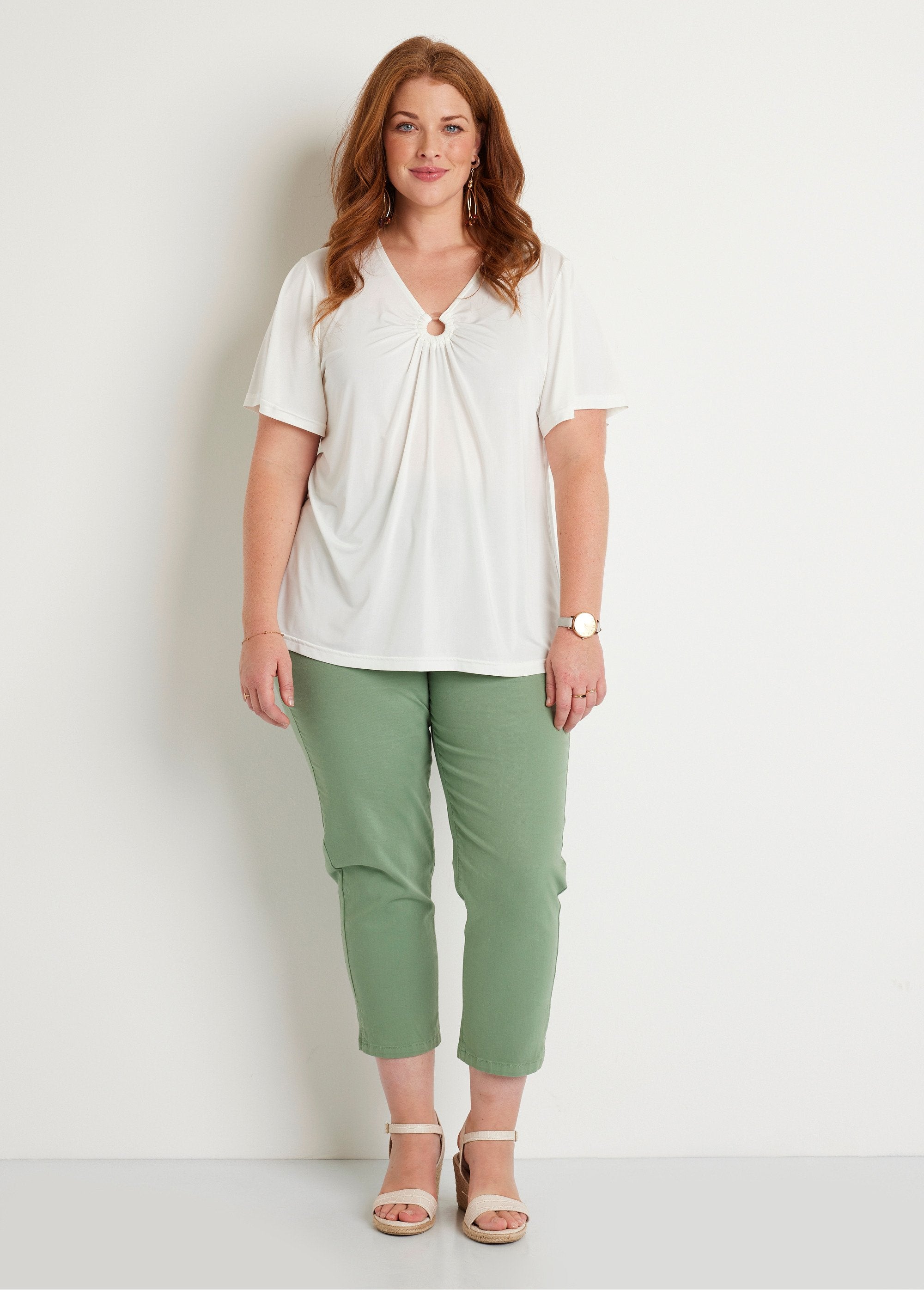 Loose_short_plain_or_foliage_t-shirt_Plain_white_SF1_curvy