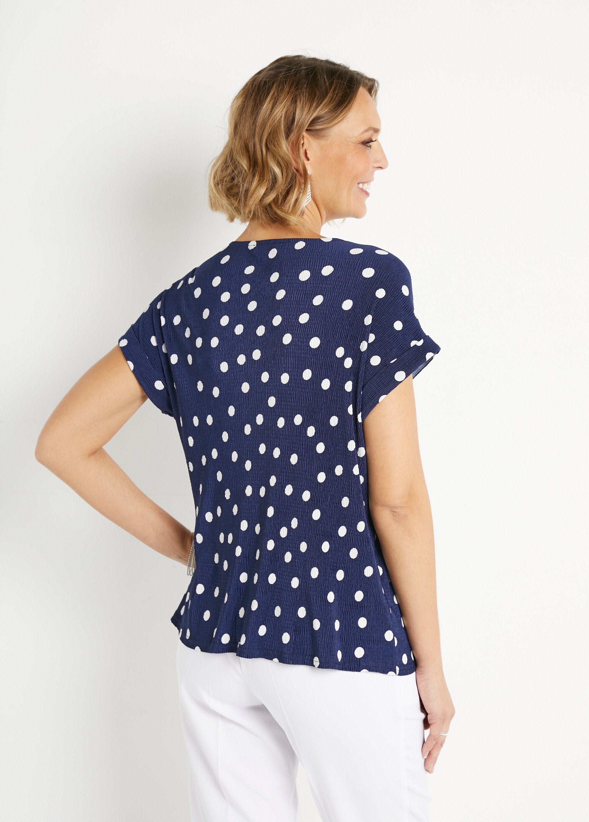 Loose-fitting_polka_dot_print_V-neck_T-shirt_Navy_and_white_DO1_slim