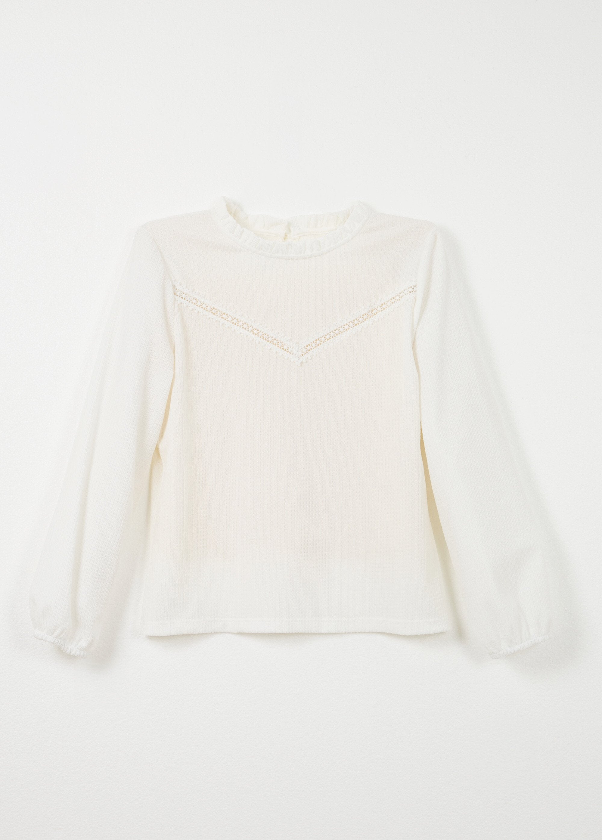 Wit_t-shirt_met_opstaande_kraag_met_ruches_en_wafelbreisel_Blanc_AP1_slim