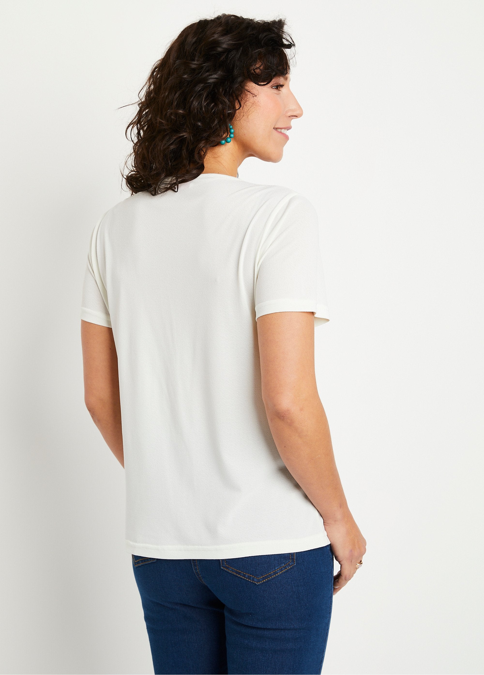 T-shirt_blanc_court_avec_motif_Fond_ecru_DO1_slim