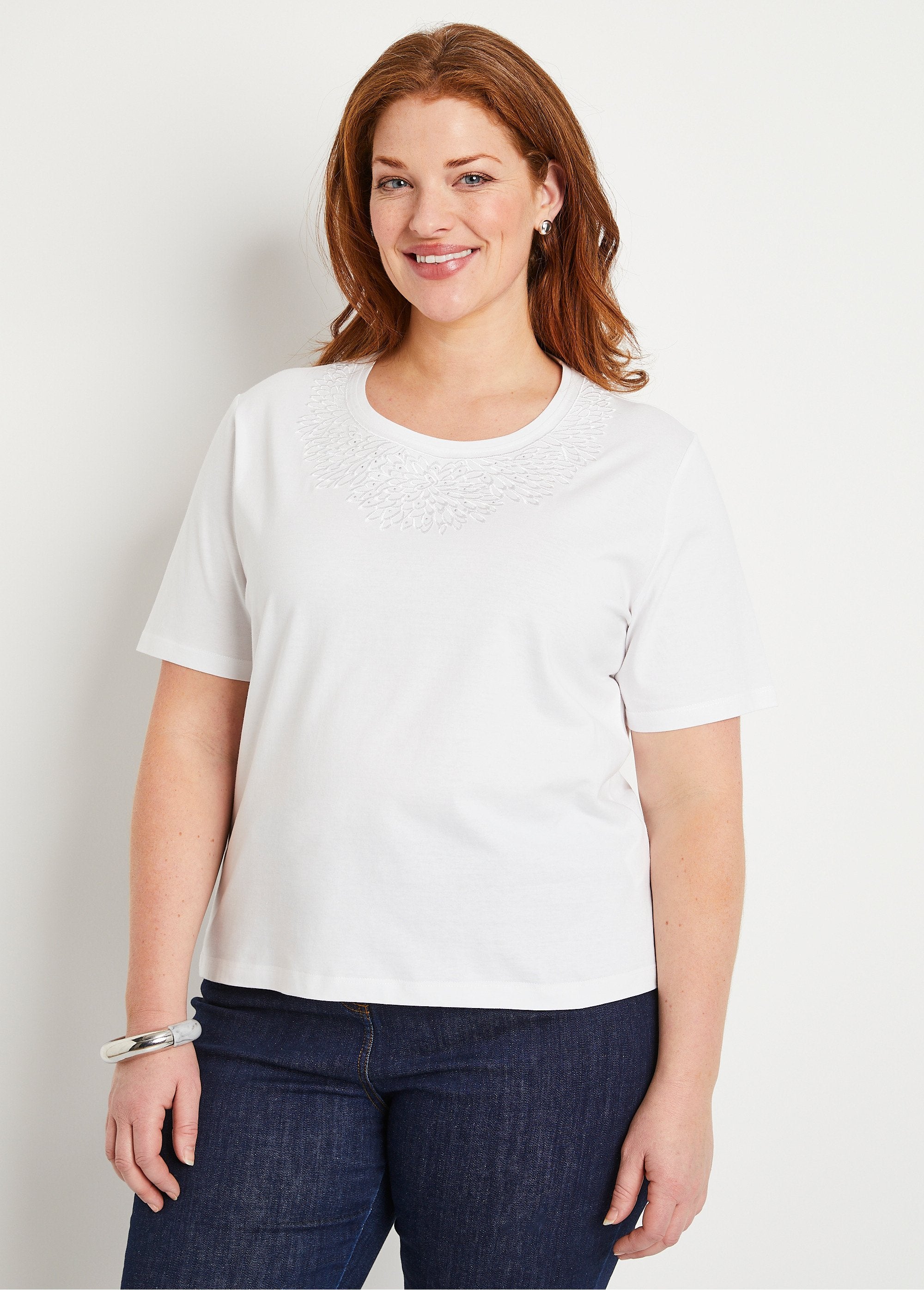 T-shirt_manches_courtes_col_brodé_clouté_Blanc_FA1_curvy