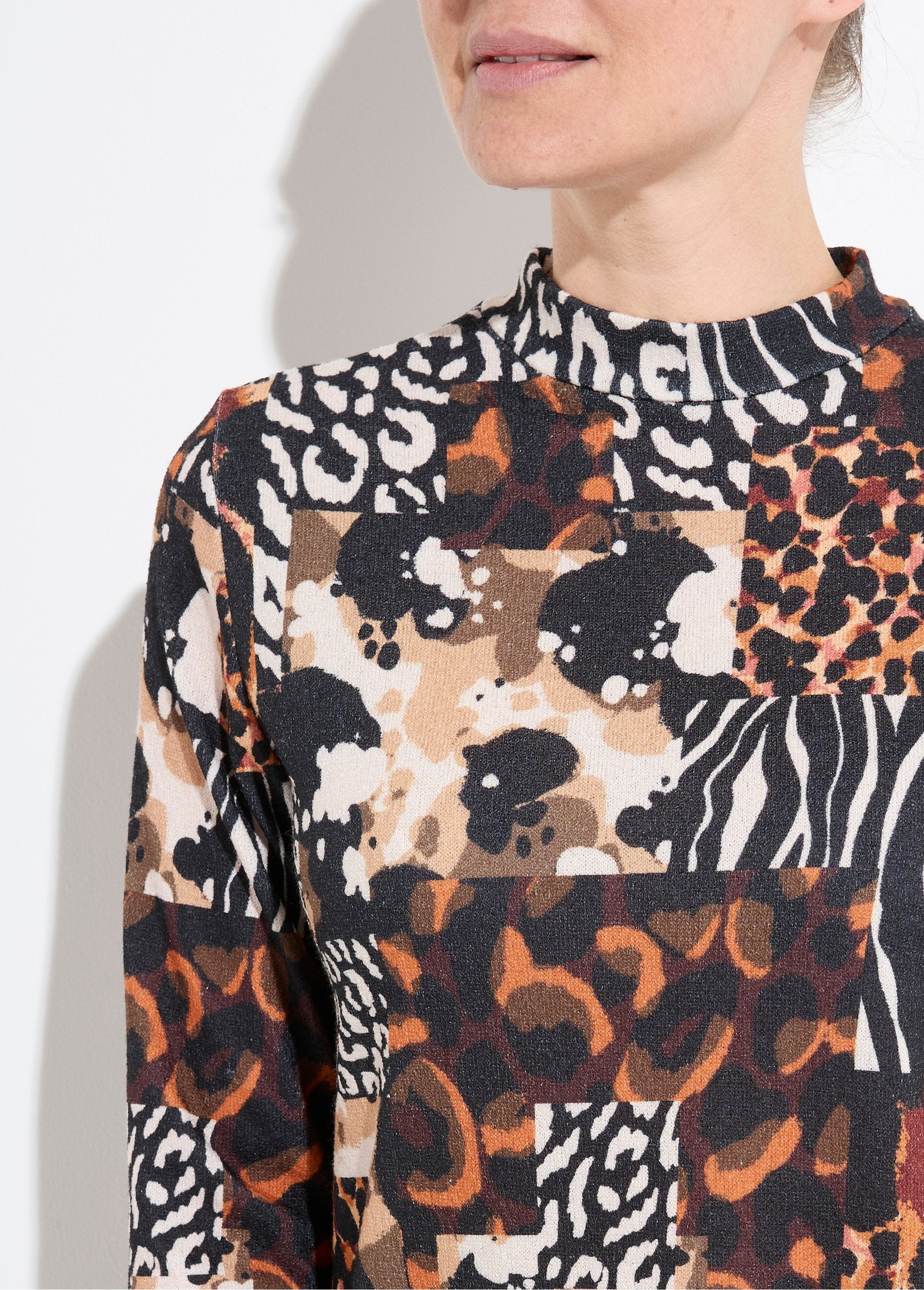 T-shirt_col_montant_motif_animalier_maille_chaude_Noir_et_orange_DE1_slim