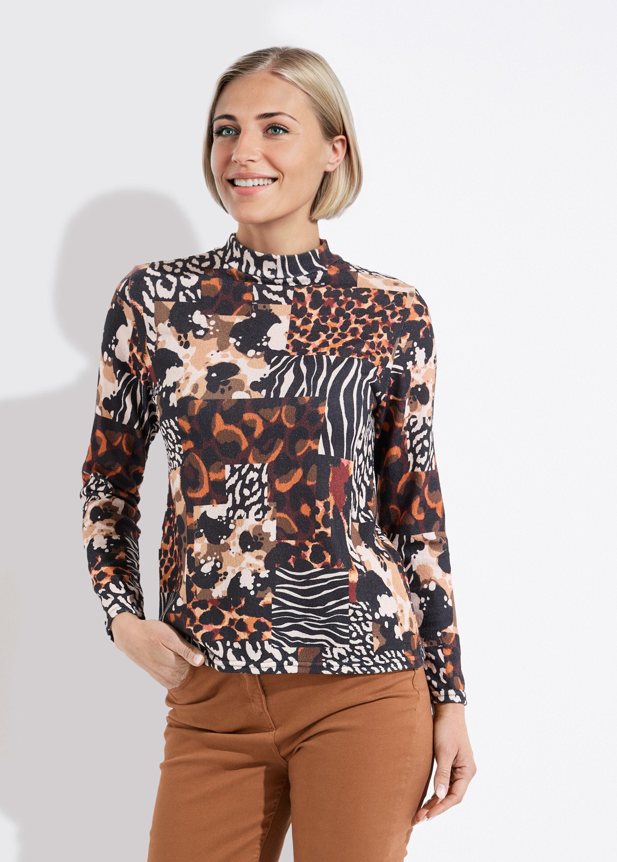 T-shirt_met_opstaande_kraag_met_dierenprint_Noir_et_orange_FA1_slim
