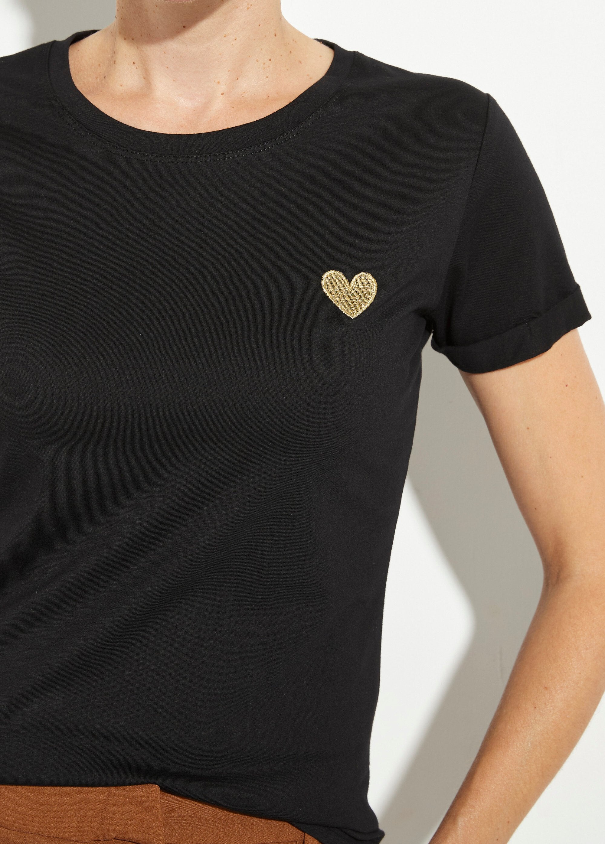T-shirt_col_rond_broderie_coeur_poitrine_Noir_DE1_slim