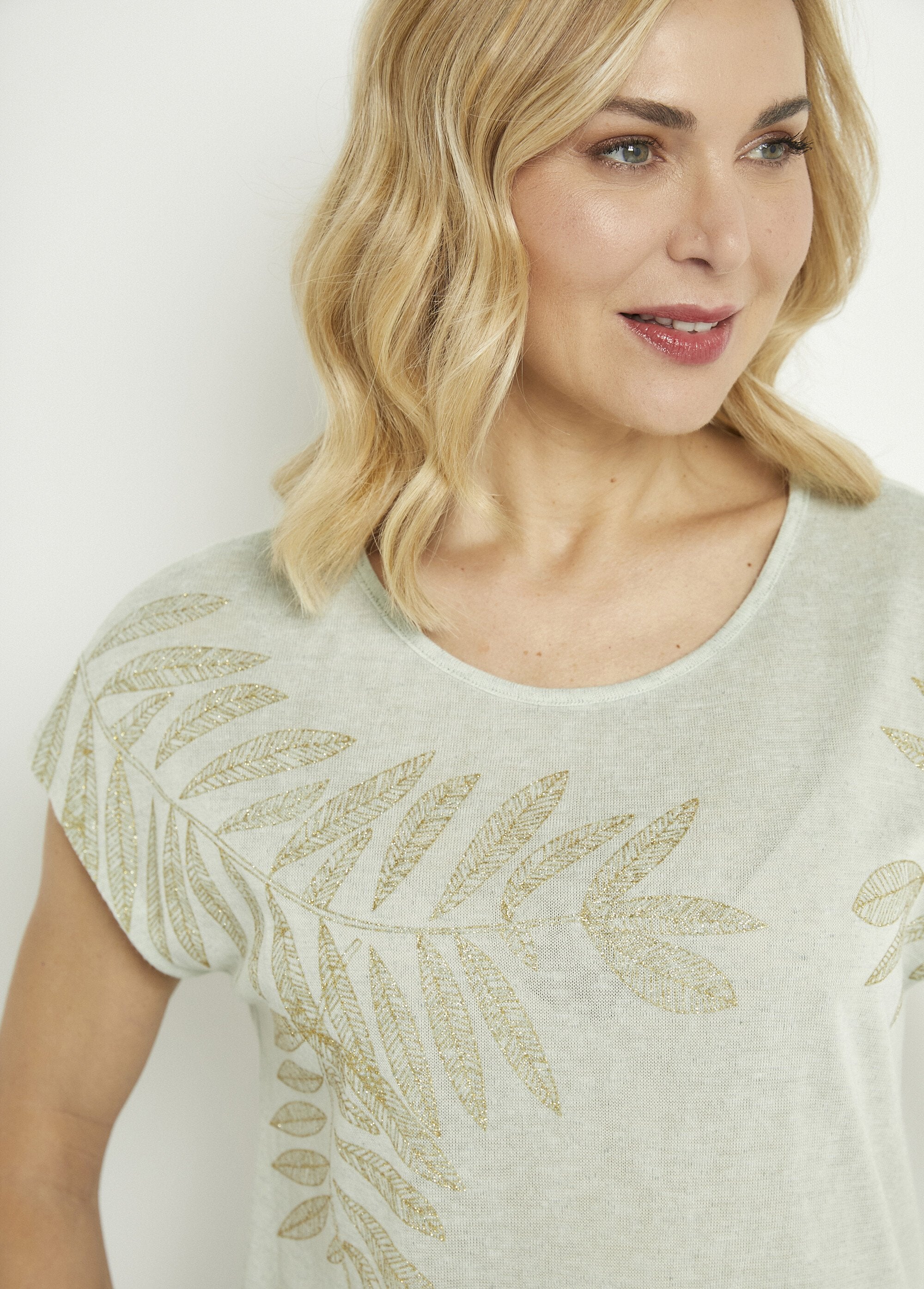 T-shirt_col_rond_maille_flammée_motif_doré_Sauge_DE1_slim