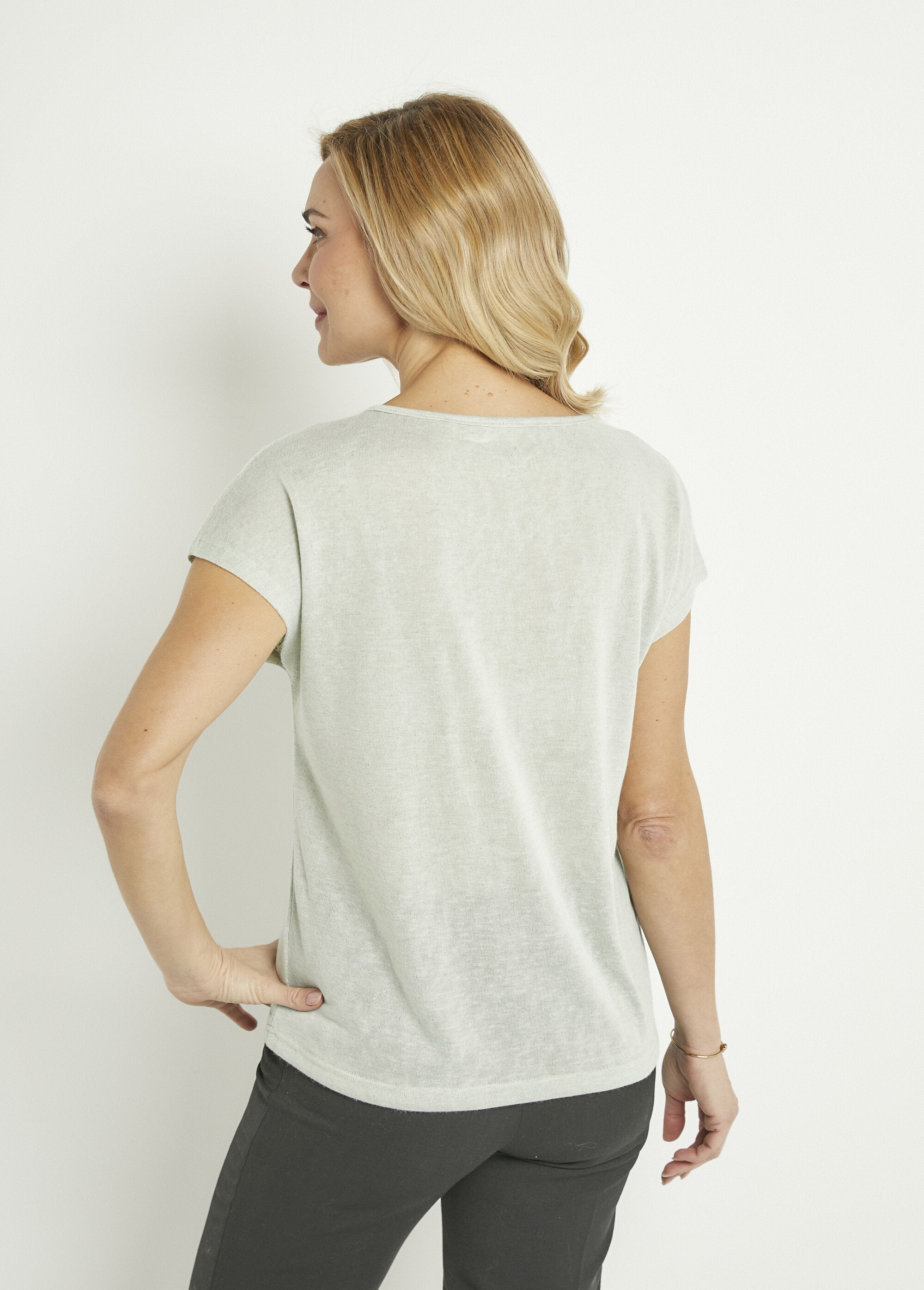 T-shirt_met_ronde_hals_in_gevlamd_breisel_met_goudkleurig_motief_Sauge_DO1_slim