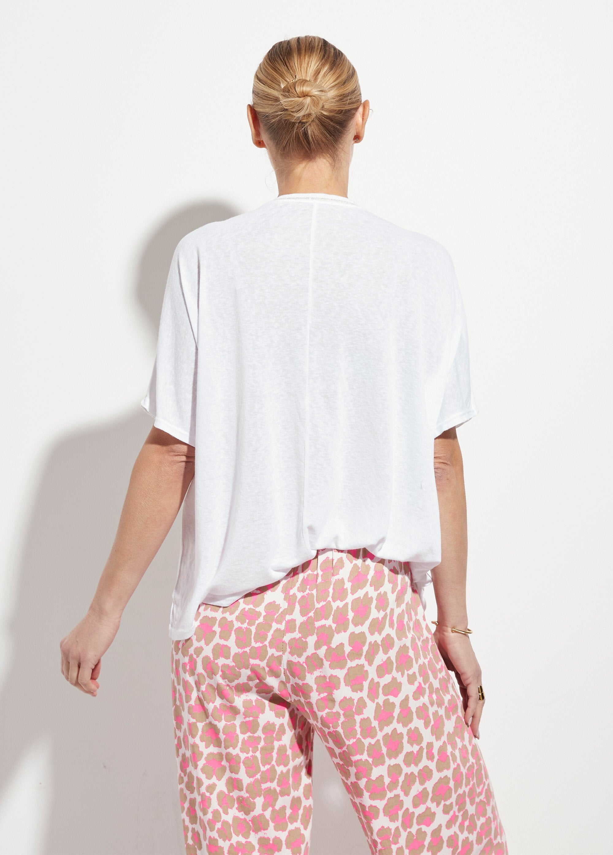 Metallic_T-shirt_met_V-hals_en_kimonomouwen_Blanc_DO1_slim