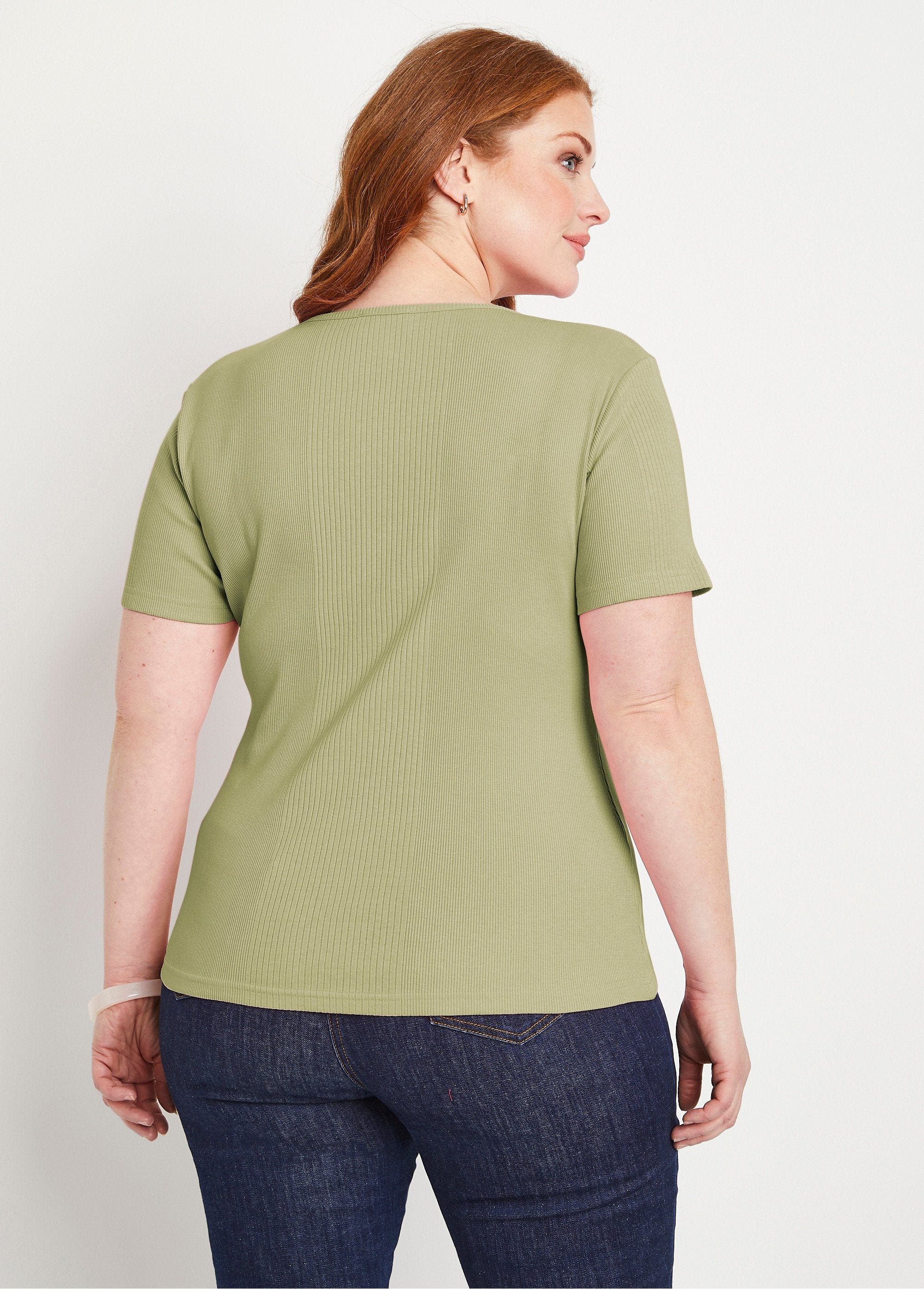 Ribgebreid_T-shirt_met_ronde_hals_Khaki_DO1_curvy