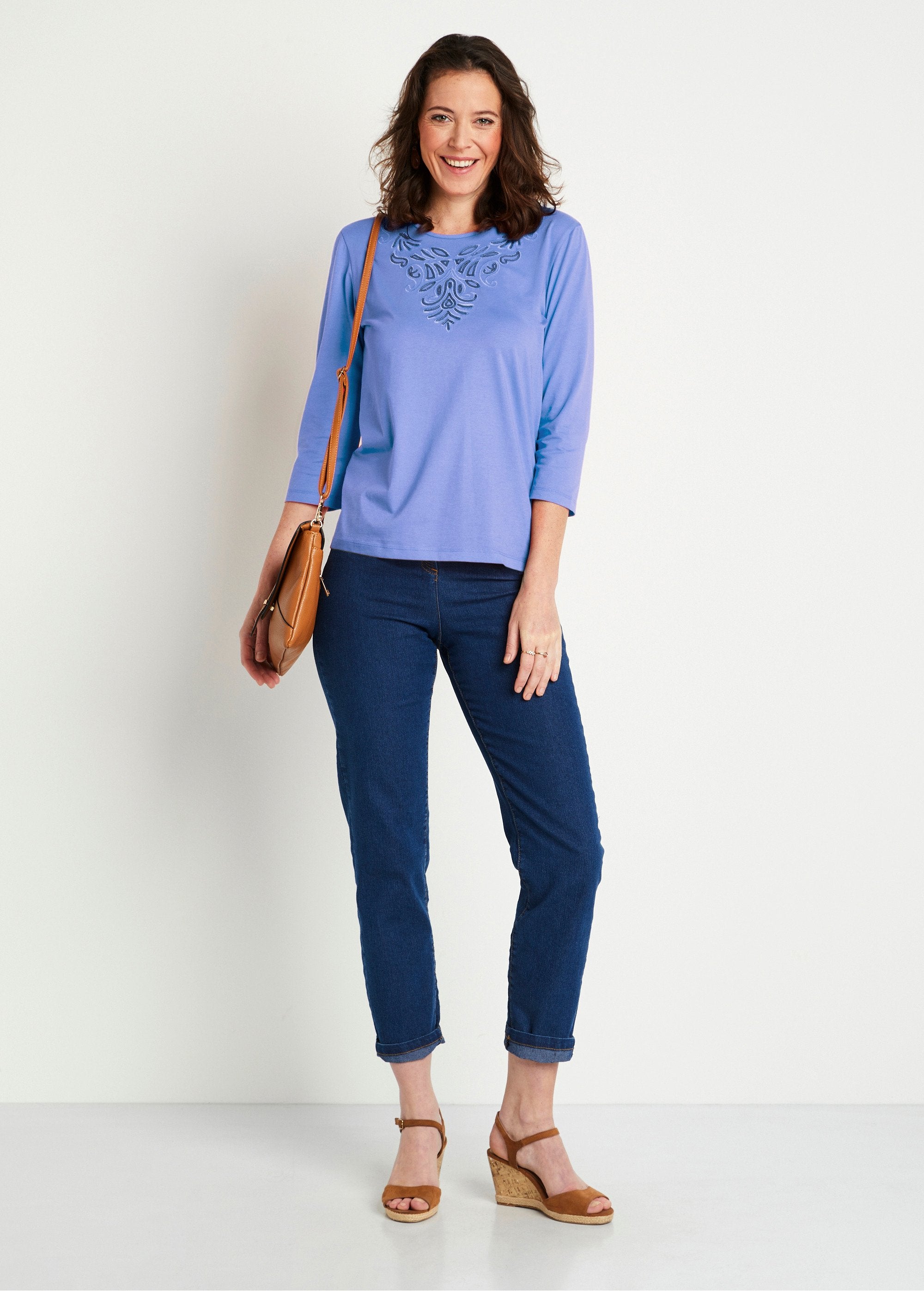 3/4_mouw_geborduurd_kort_T-shirt_BLAUW_SF1_slim