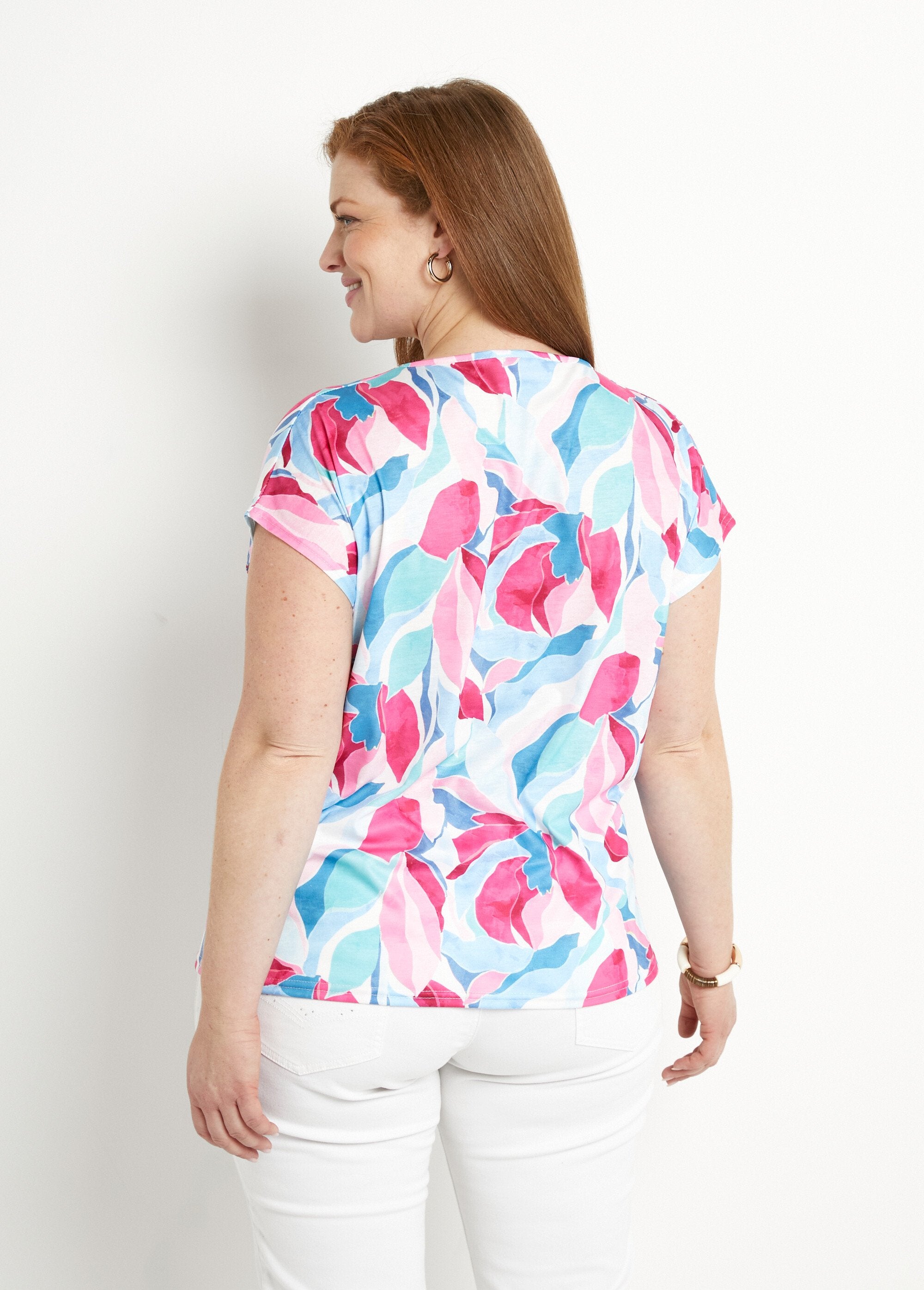 T-shirt_court_col_V_brillant_imprimé_Bleu_et_rose_DO1_curvy