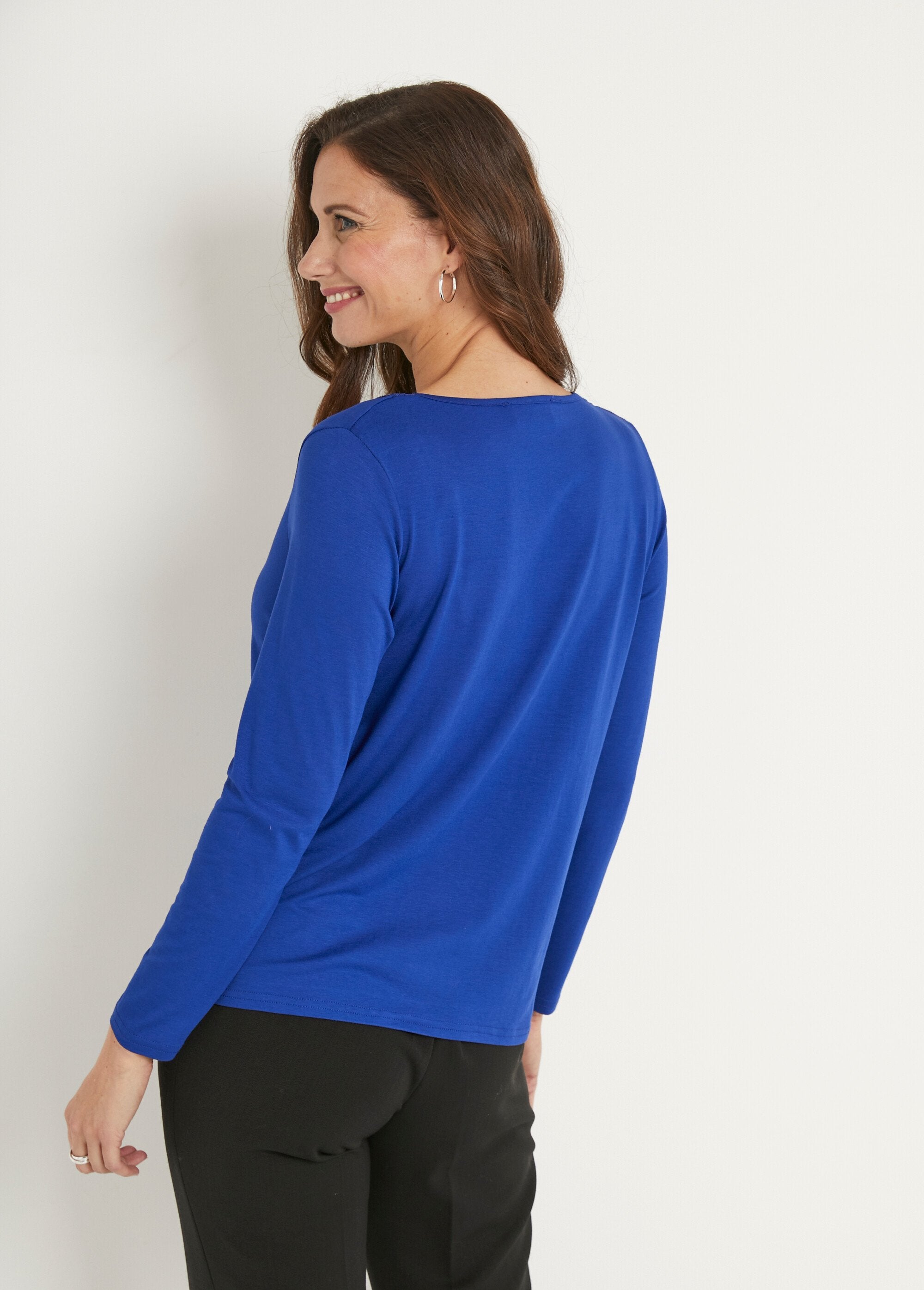 T-shirt_court_dentelle_col_V_manches_longues_Bleu_dur_DO1_slim