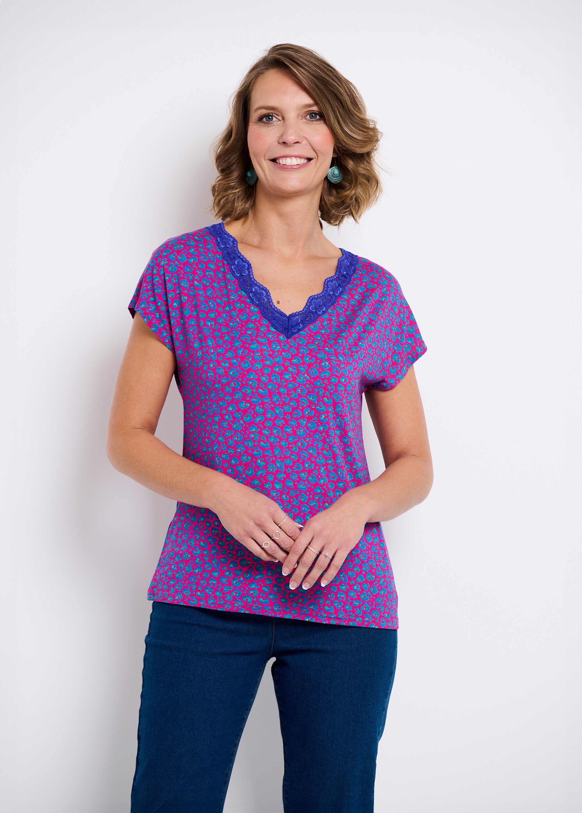 T-shirt_court_extensible_dentelle_Fond_fuchsia_FA2_slim