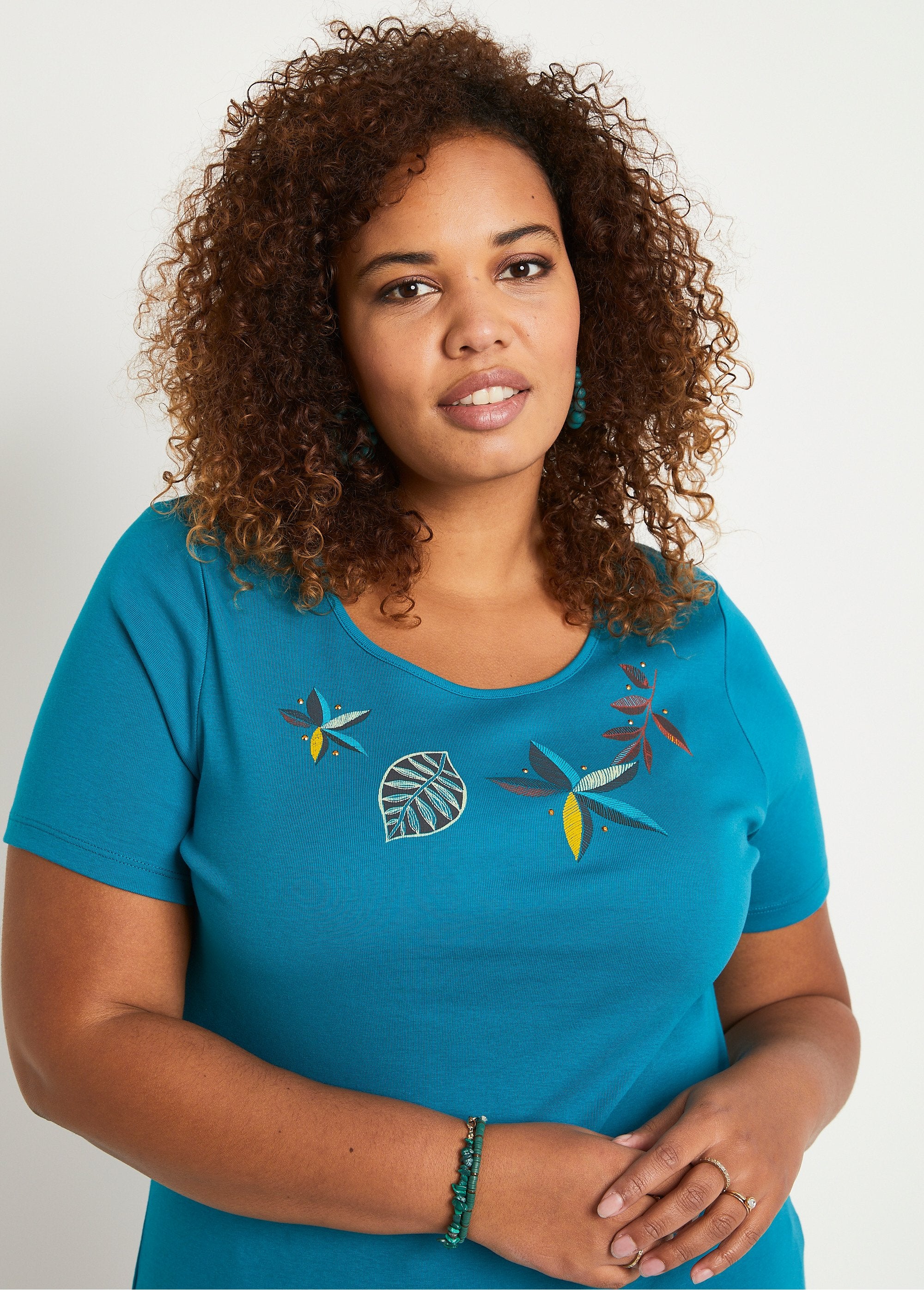 T-shirt_droit_long_manches_courtes_Aqua_DE1_curvy