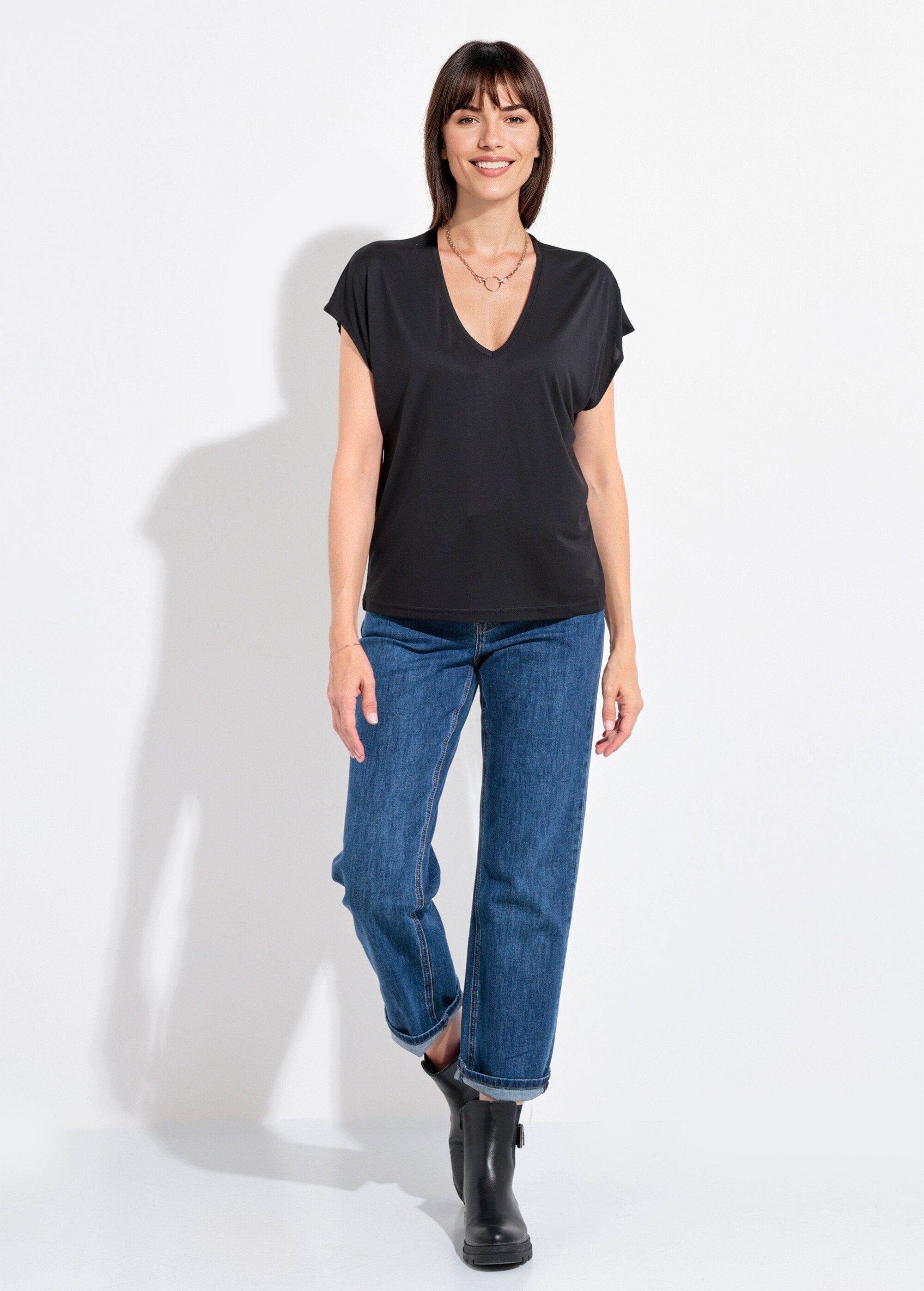T-shirt_fluide_manches_courtes_porté_loose_Noir_SF1_slim