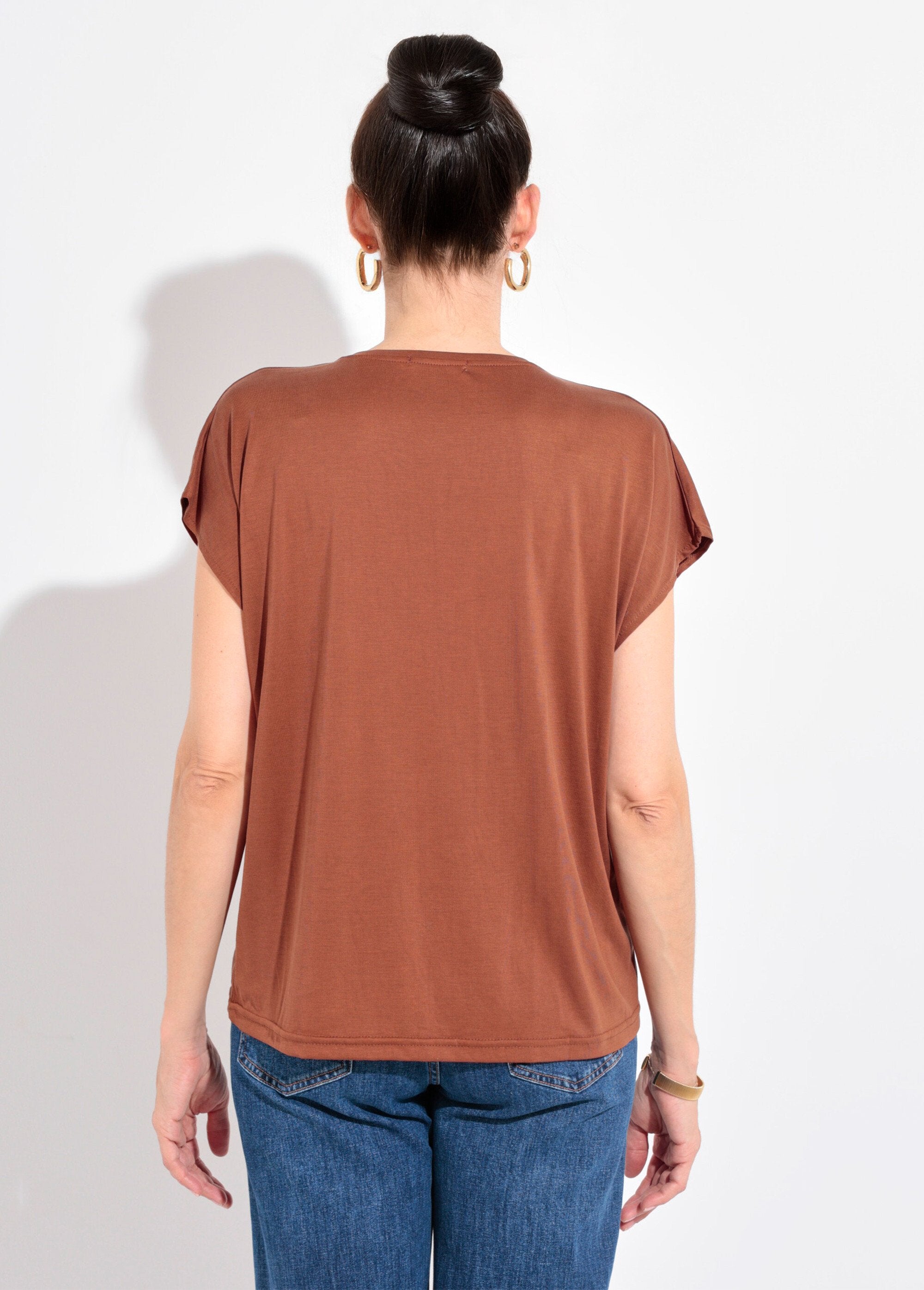 T-shirt_fluide_manches_courtes_porté_loose_Marron_DO1_slim