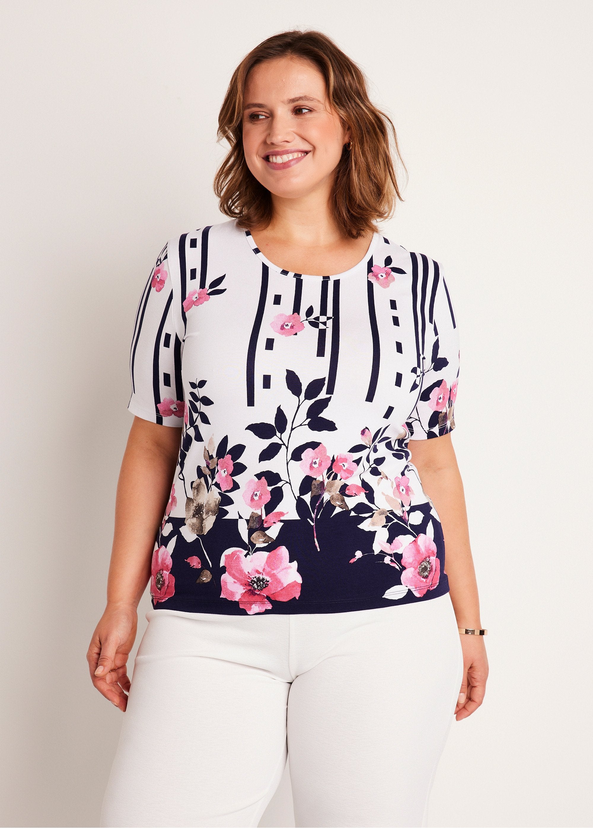 T-shirt_imprimé_court_Blanc_et_marine_FA1_curvy